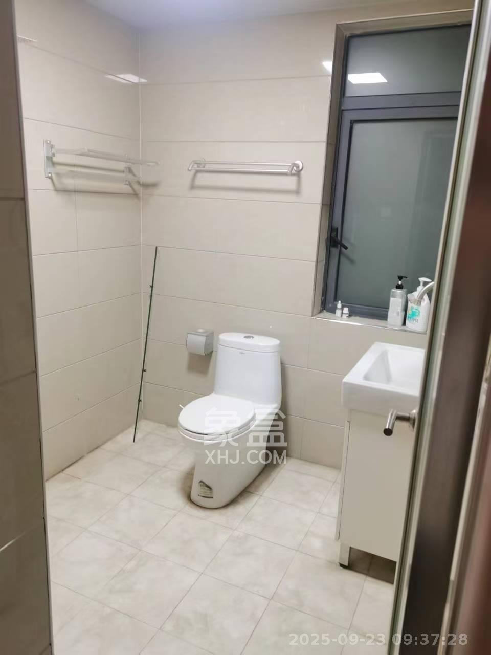 晶都公馆  3室2厅2卫   1300.00元/月室内图