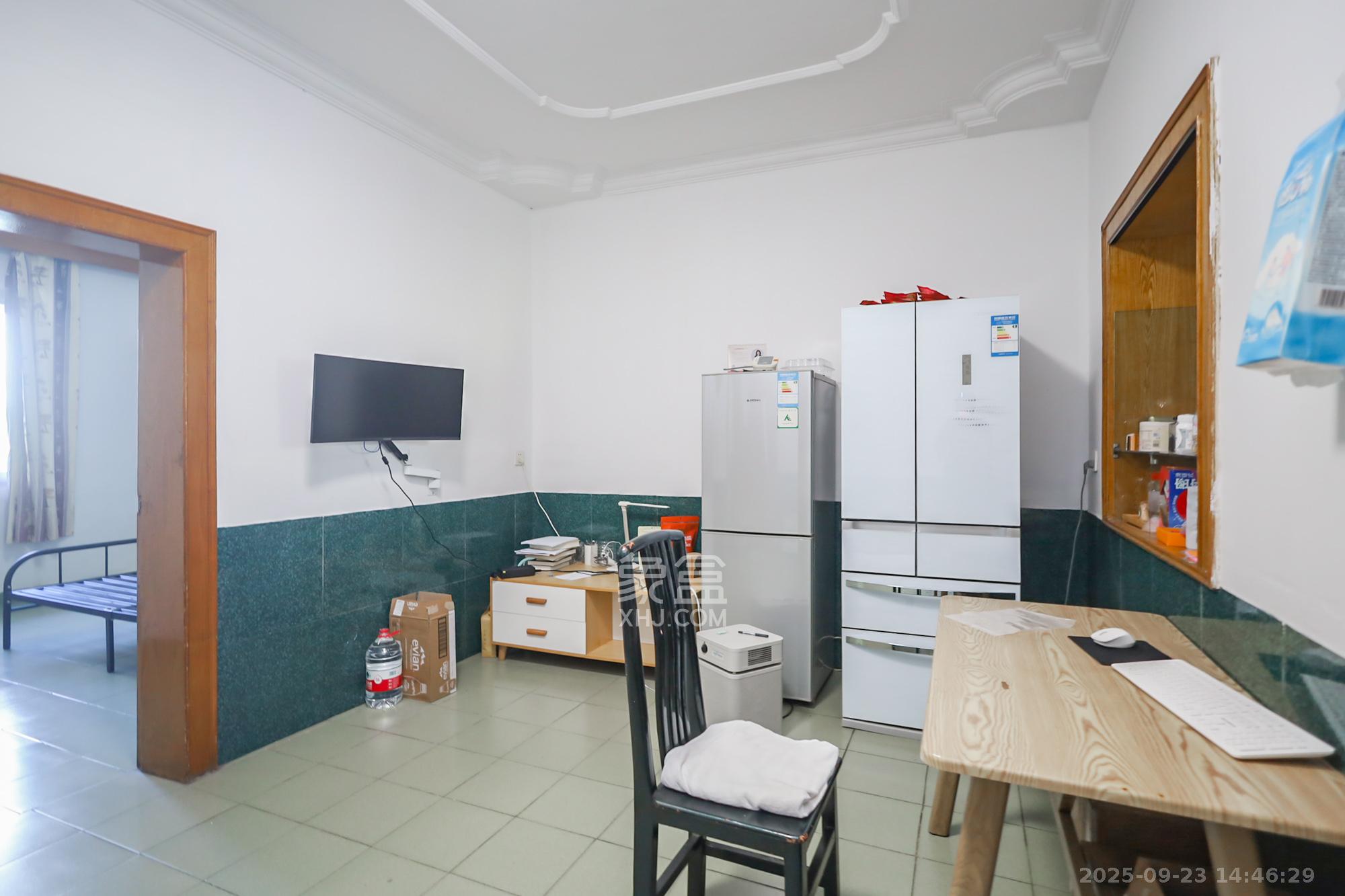 汽车发动机厂宿舍 2室1厅1卫 1500.0元/月 汽车发动机厂宿舍 2室1厅1卫 1500.0元/月室内图