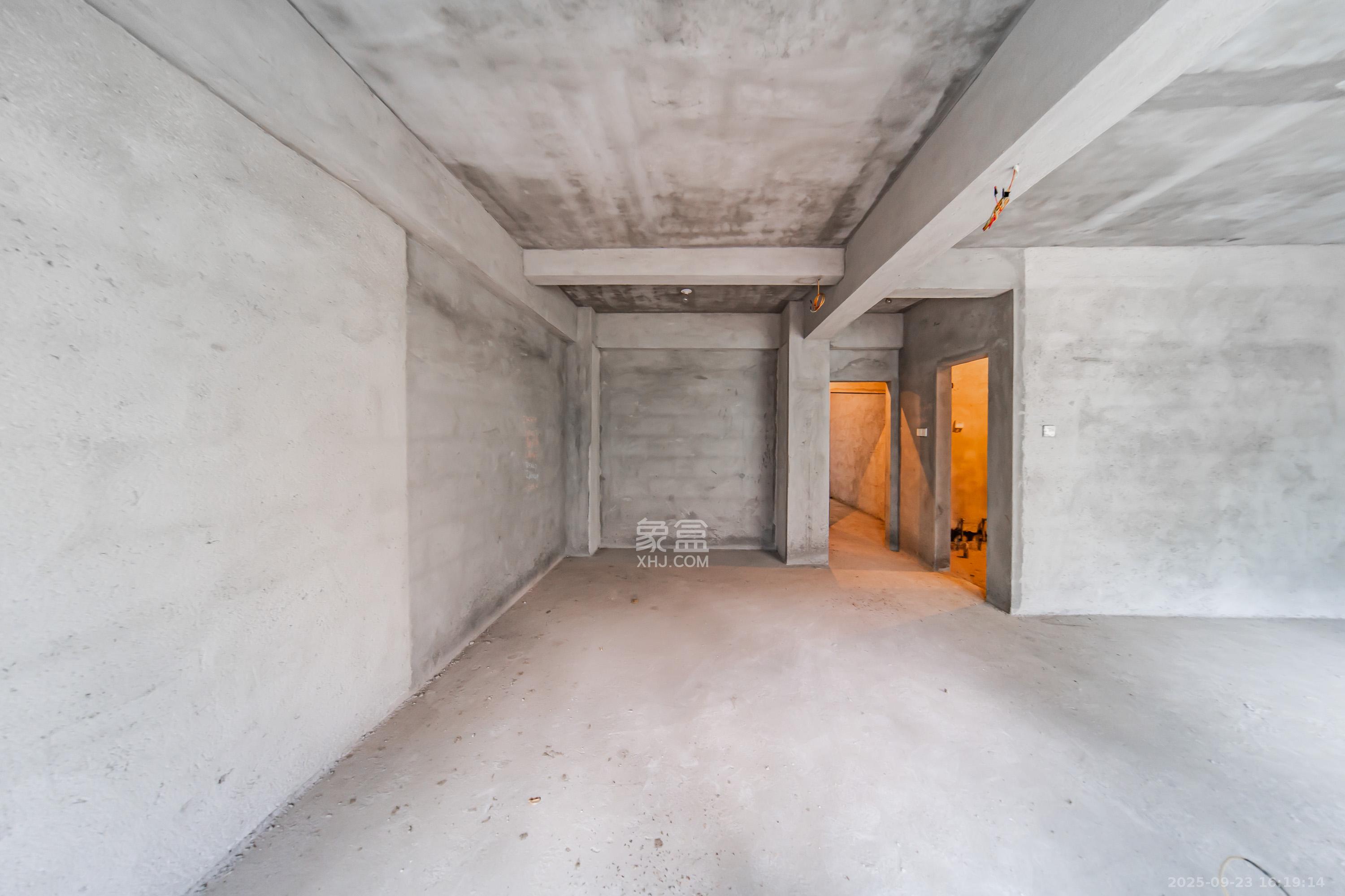 麓山翰林苑 4室2厅2卫 130.0万 麓山翰林苑 4室2厅2卫 130.0万卧室