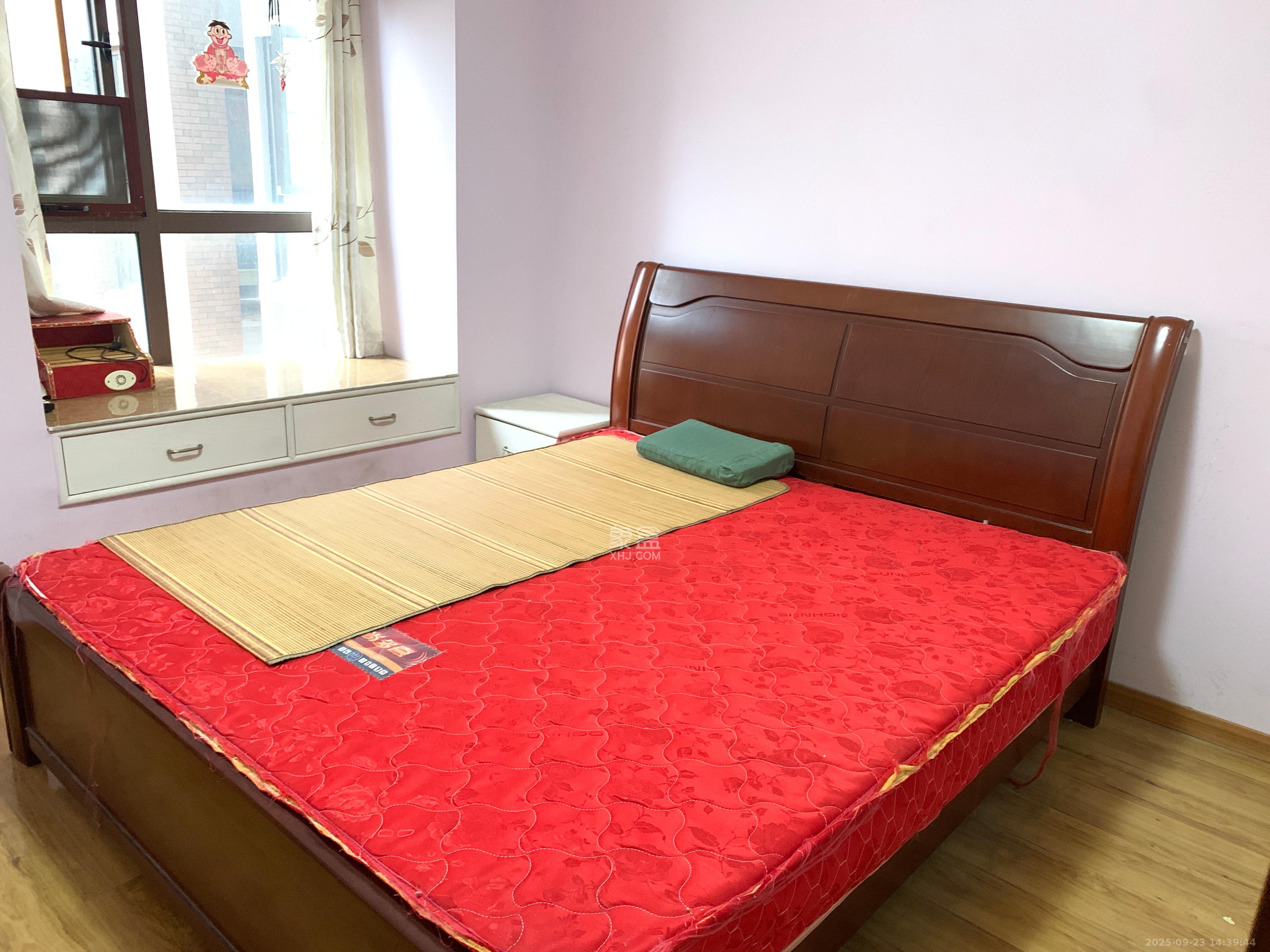 水岸世景  3室2厅2卫    2200.0元/月室内图