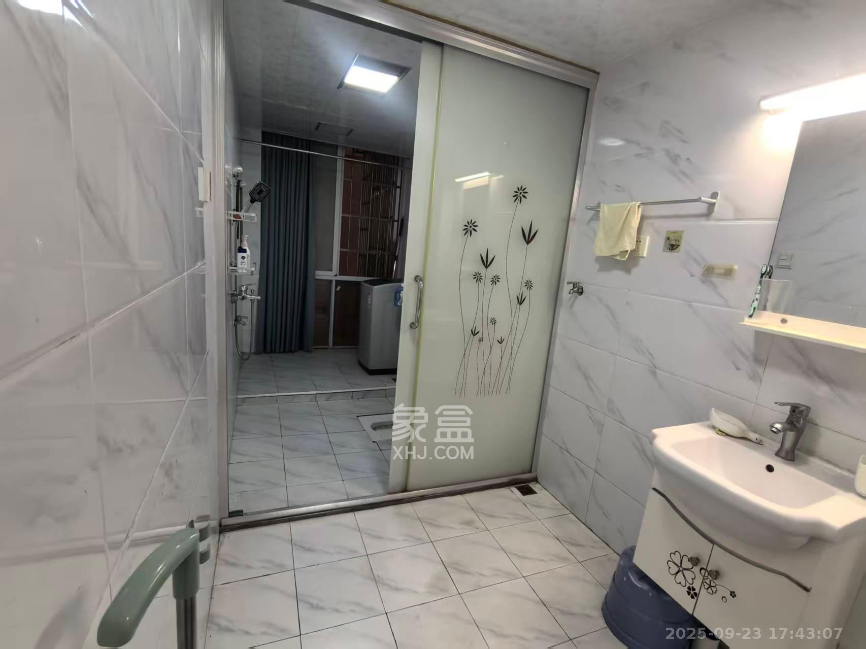 凯富漫城  3室2厅2卫    1400.0元/月室内图