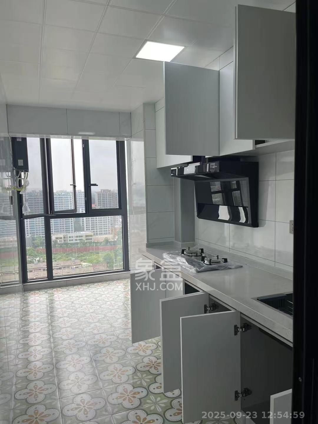 谷峰安置小区(惟德园) 3室2厅2卫 2700.0元/月 谷峰安置小区(惟德园) 3室2厅2卫 2700.0元/月室内图