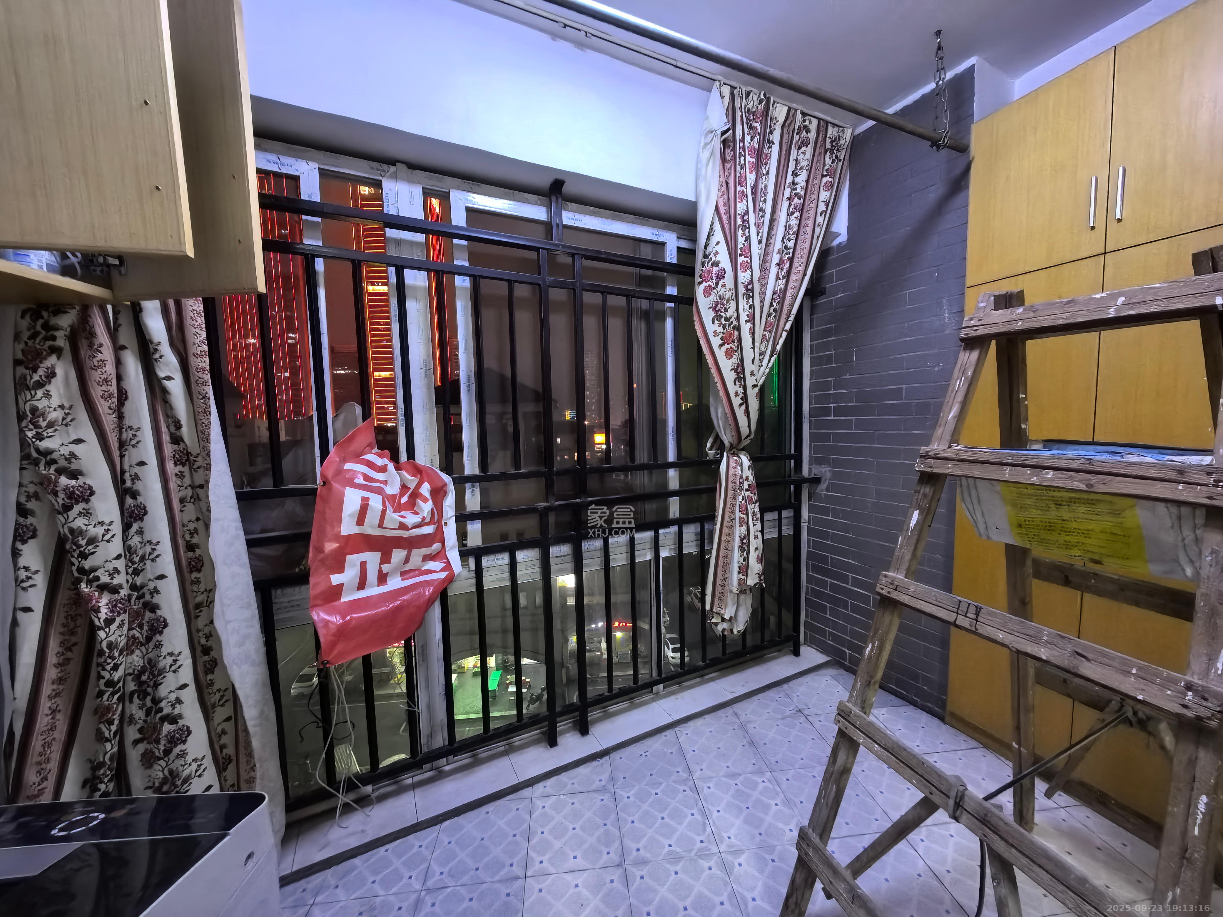 未来现代城  2室2厅1卫    1600.0元/月 未来现代城  2室2厅1卫    1600.0元/月室内图