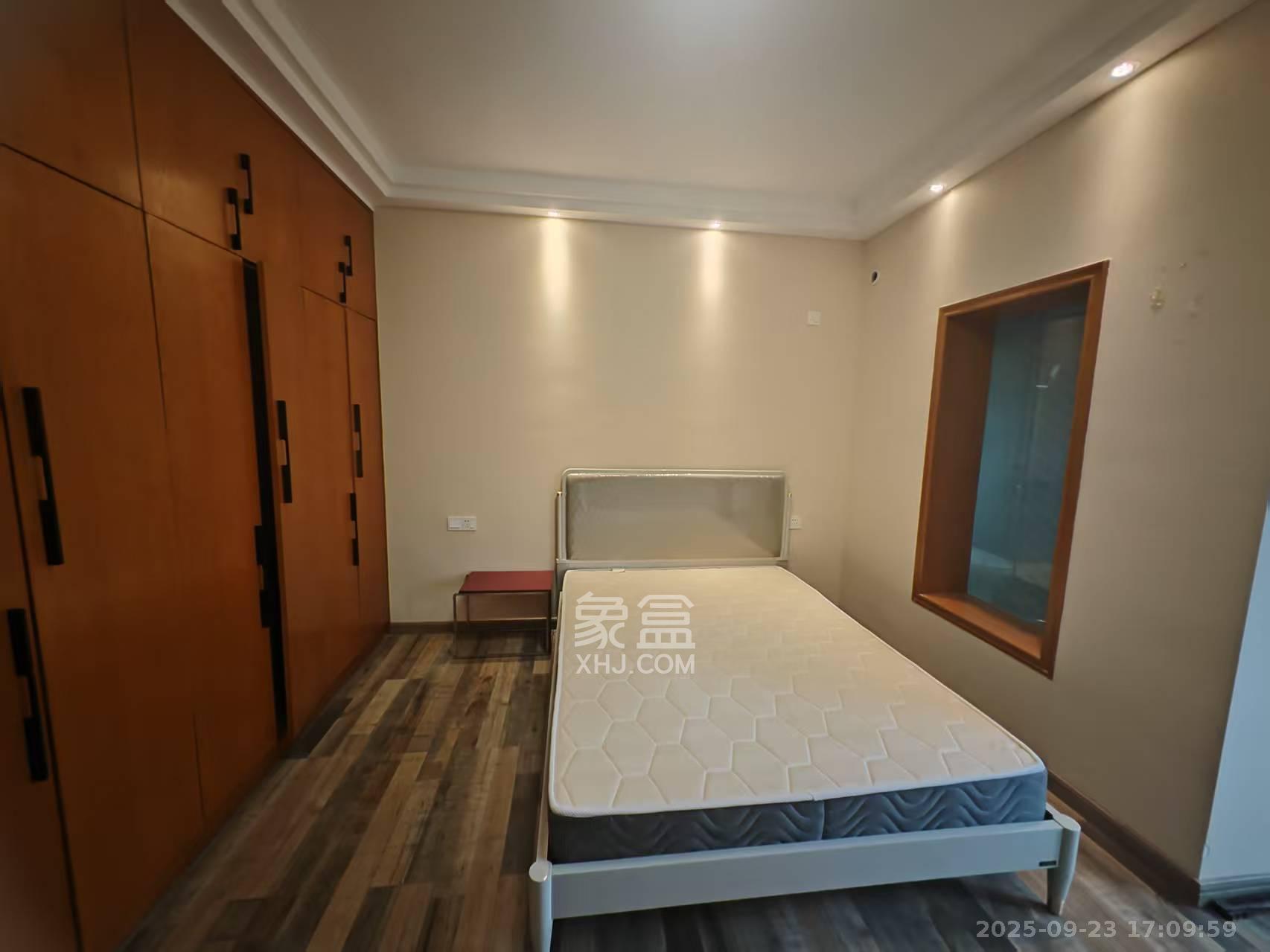 武警医院家属区  3室2厅1卫    3100.0元/月室内图