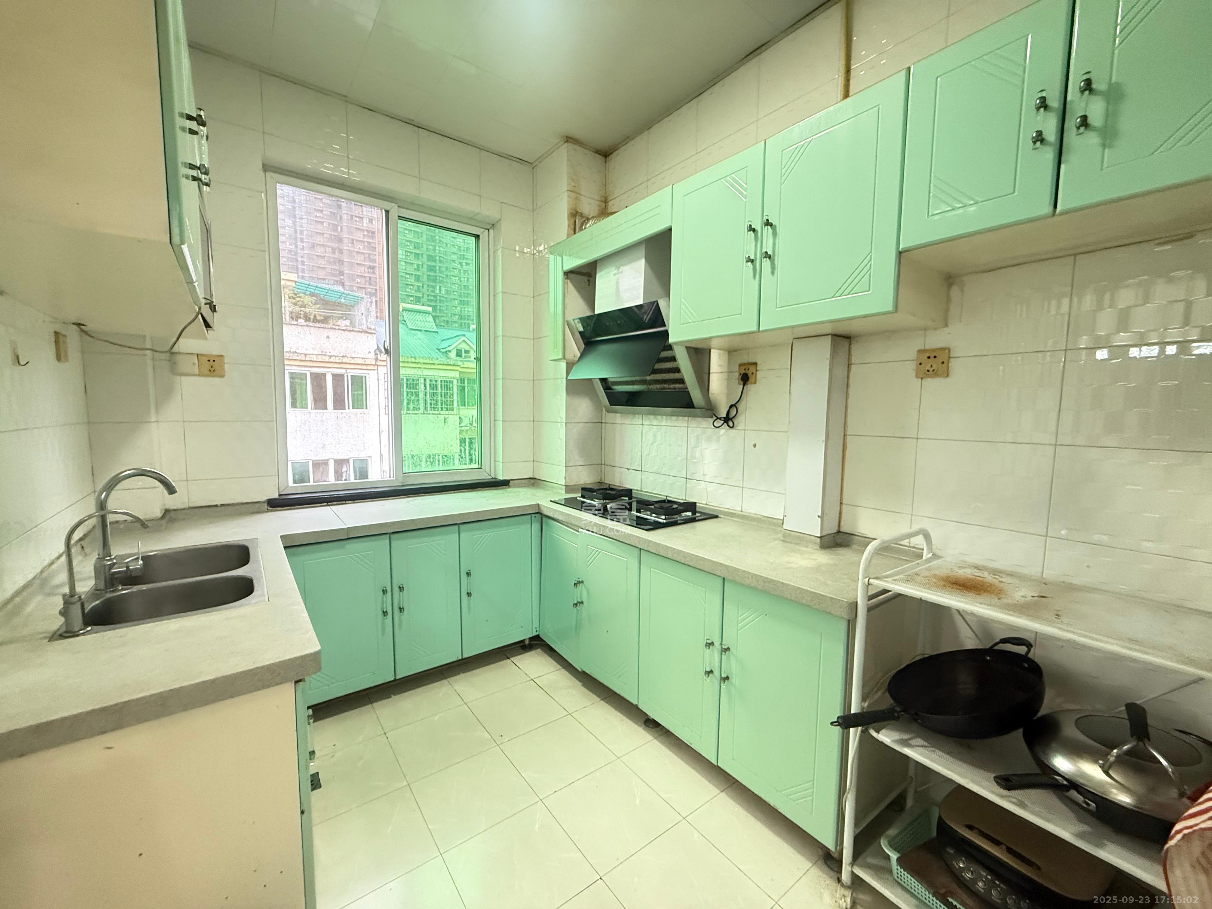 咸嘉新村嘉旺苑 3室2厅2卫 2500.0元/月 咸嘉新村嘉旺苑 3室2厅2卫 2500.0元/月室内图