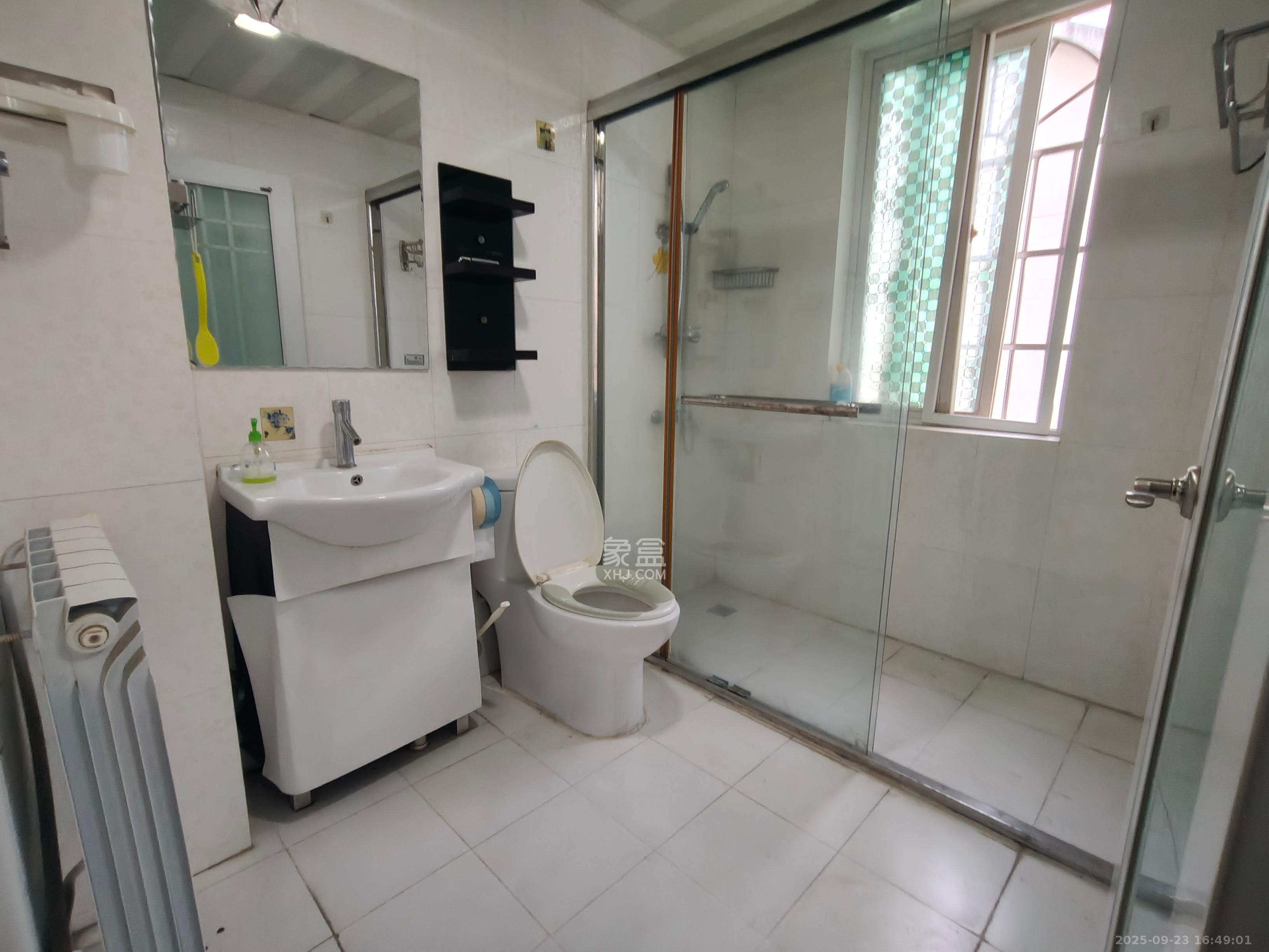 东方名都百草园  3室2厅1卫    2100.0元/月室内图