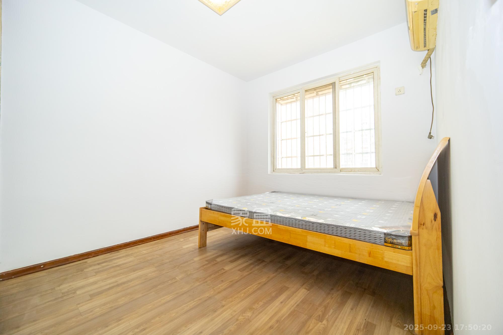 晶华美地 4室2厅2卫 79.8万 晶华美地 4室2厅2卫 79.8万卧室