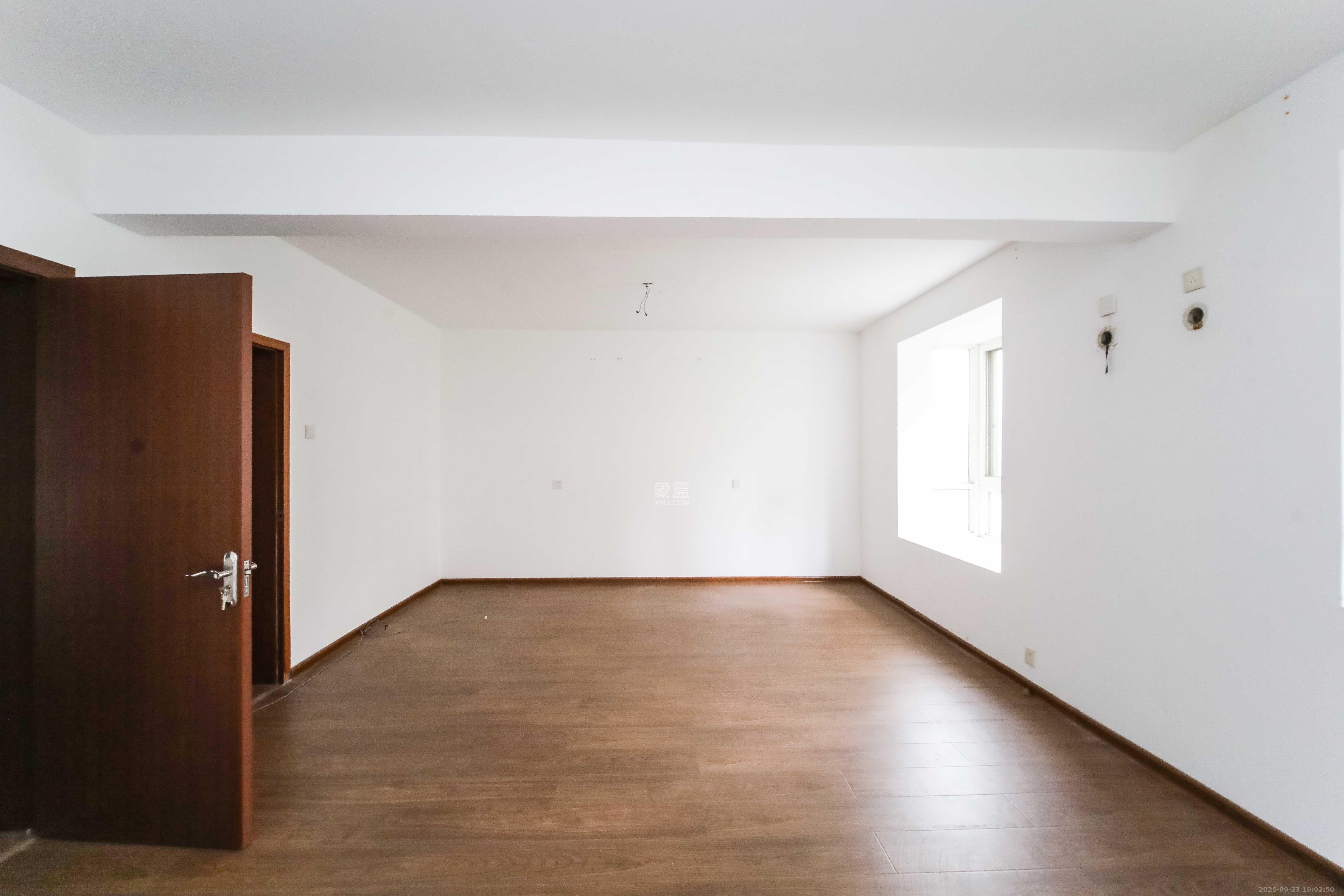 丽景新贵 4室2厅2卫 120.0万 丽景新贵 4室2厅2卫 120.0万卧室