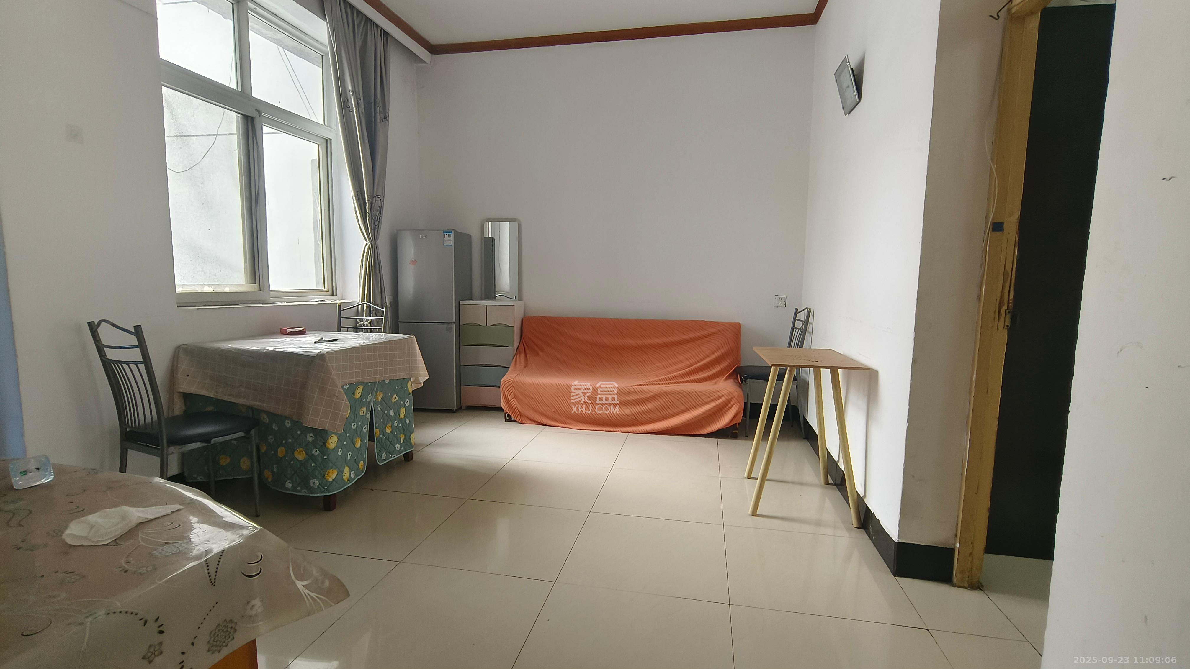 仰天湖二十三冶宿舍 2室1厅1卫 1400.0元/月 仰天湖二十三冶宿舍 2室1厅1卫 1400.0元/月室内图