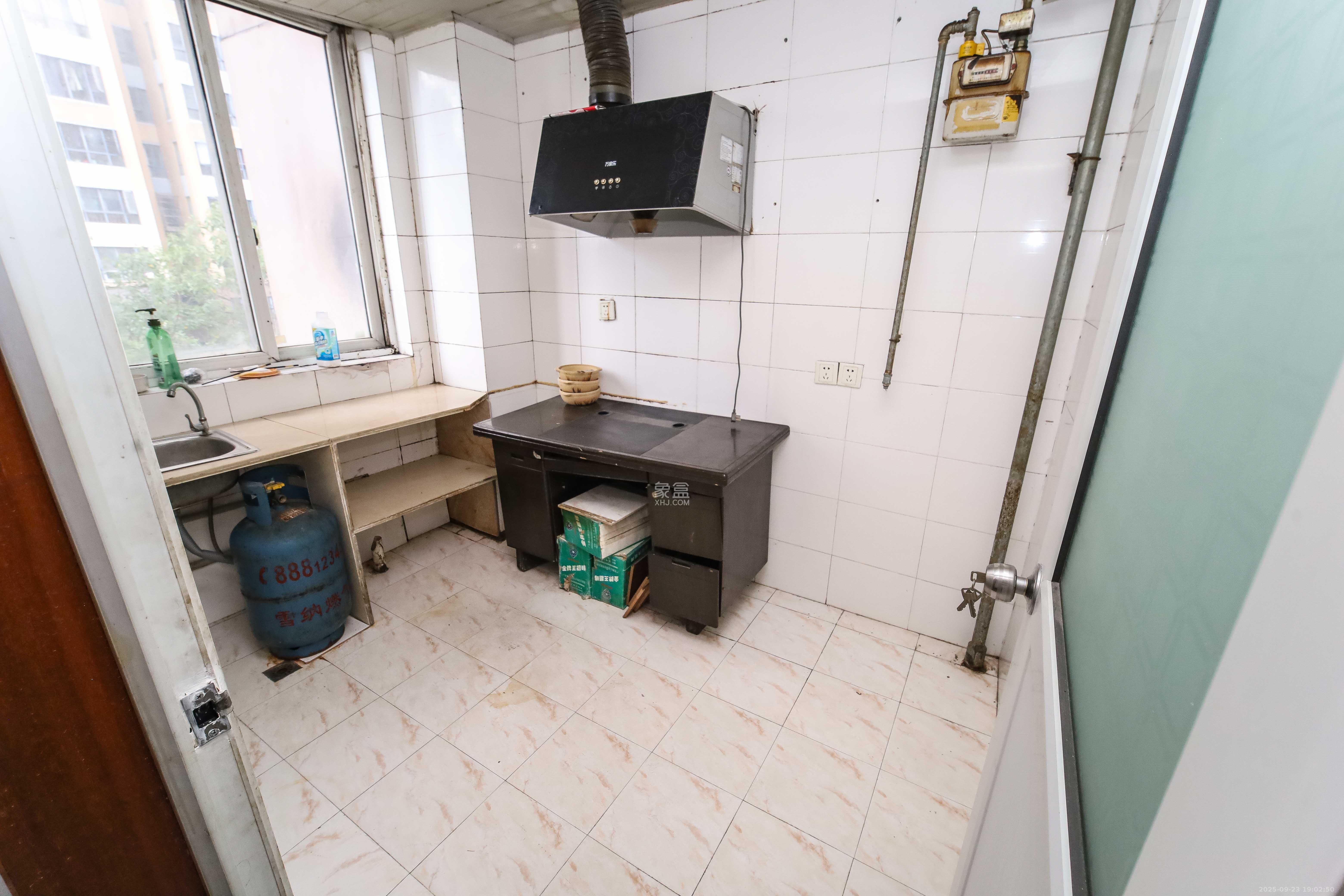 丽景新贵 4室2厅2卫 120.0万 丽景新贵 4室2厅2卫 120.0万厨房