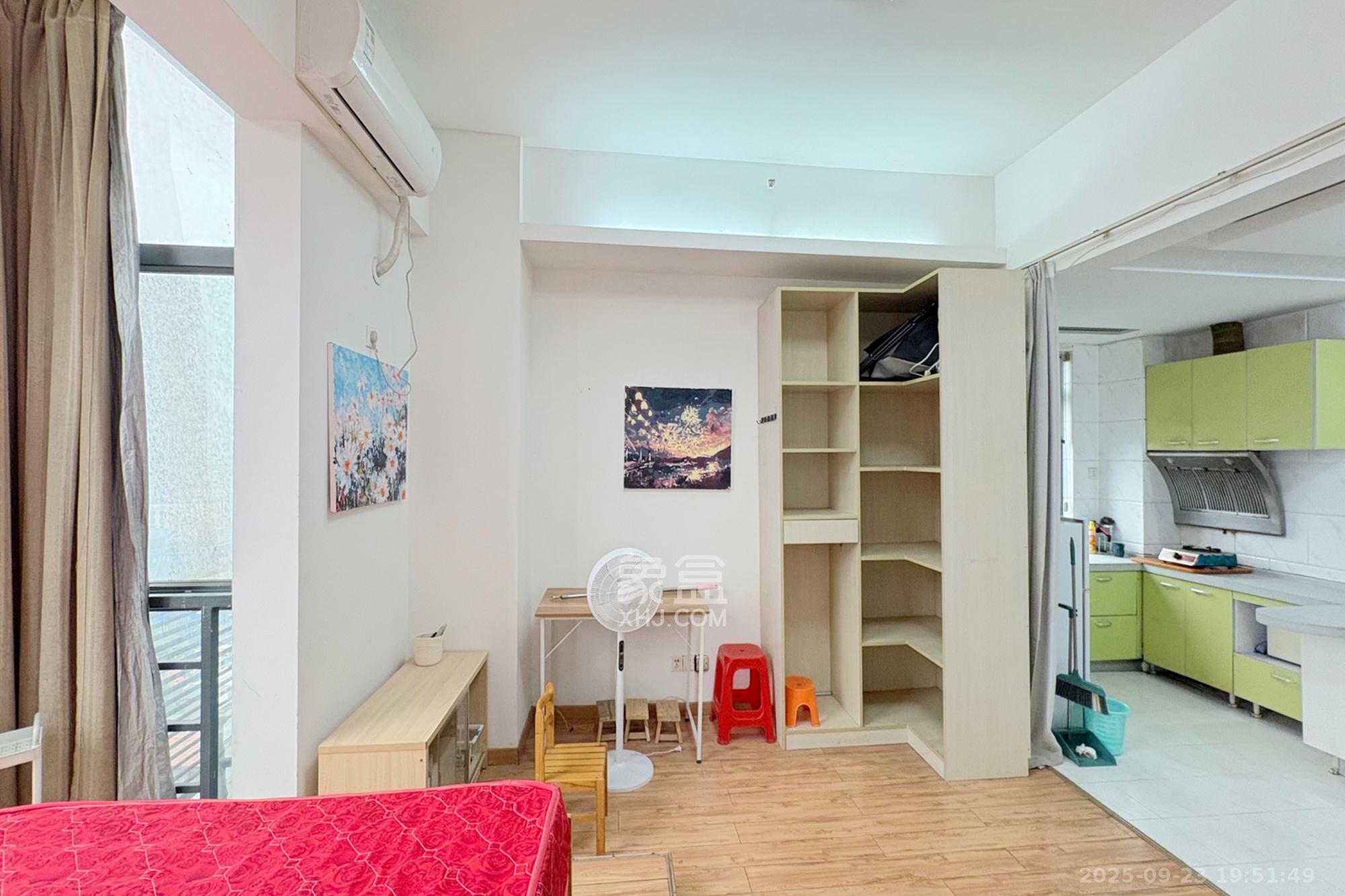 YO领域(领御大厦)  1室1厅1卫    35.0万 YO领域(领御大厦)  1室1厅1卫    35.0万客厅