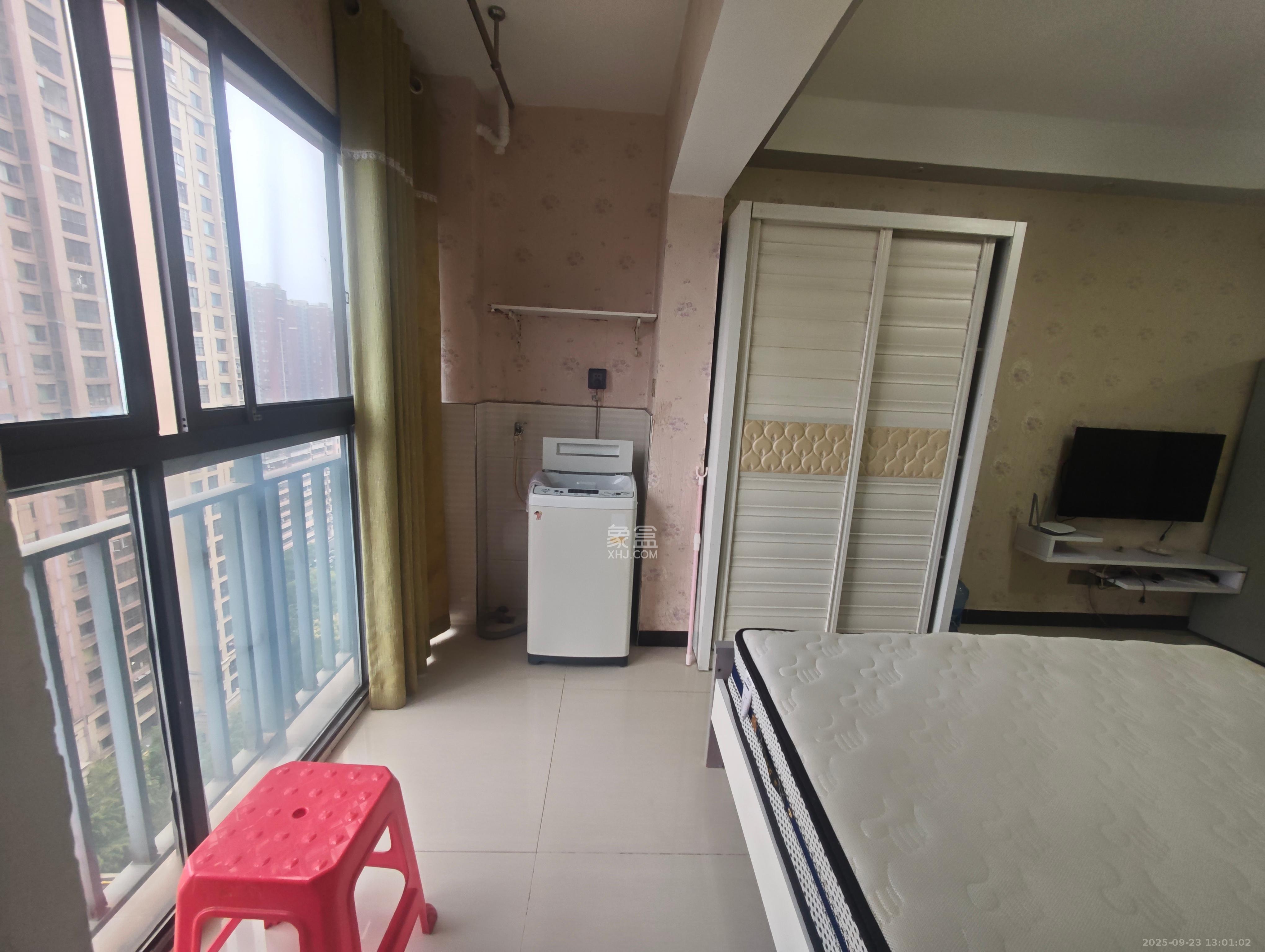 华润五彩城 1室1厅1卫 1400.0元/月 华润五彩城 1室1厅1卫 1400.0元/月室内图