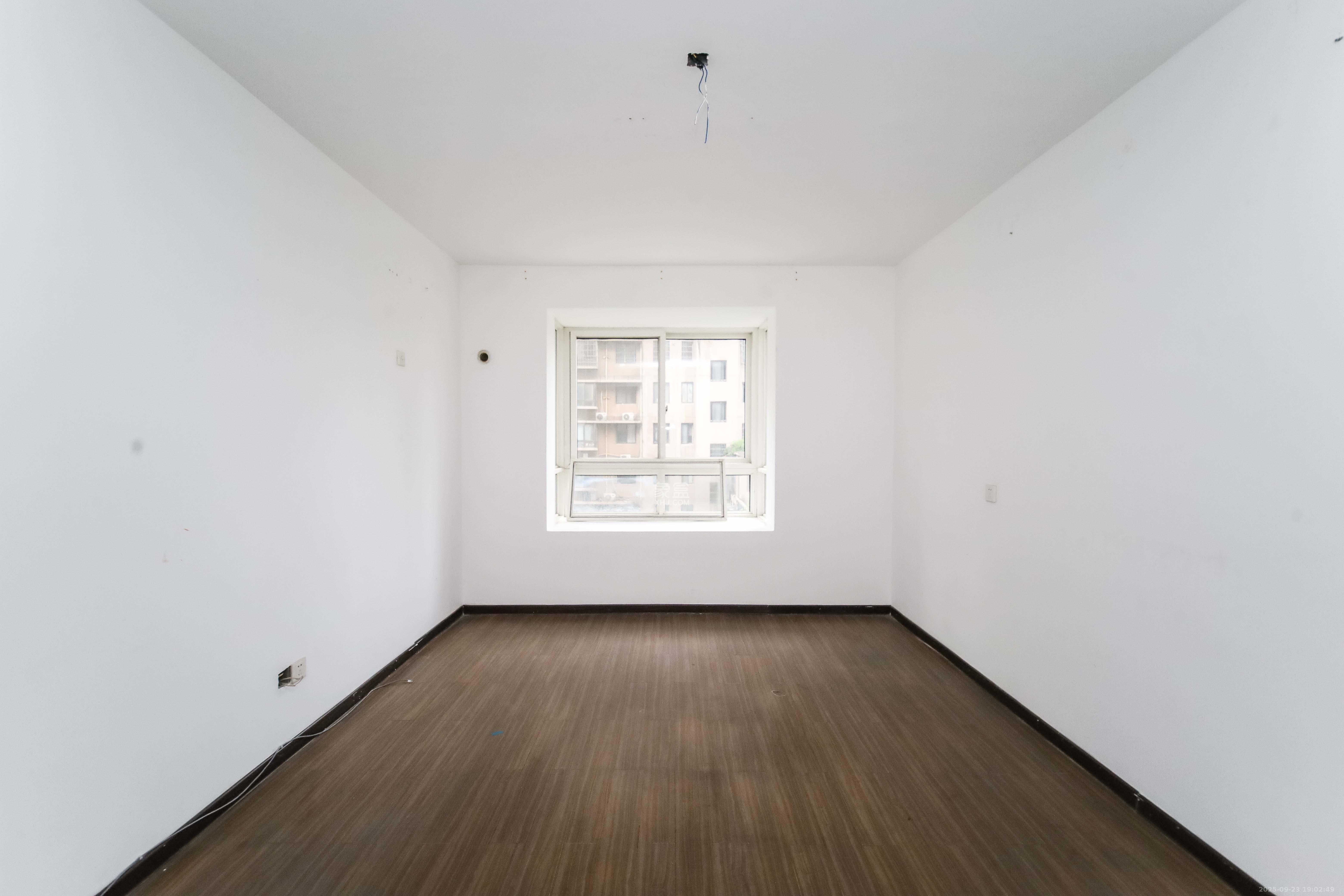 丽景新贵 4室2厅2卫 120.0万 丽景新贵 4室2厅2卫 120.0万卧室