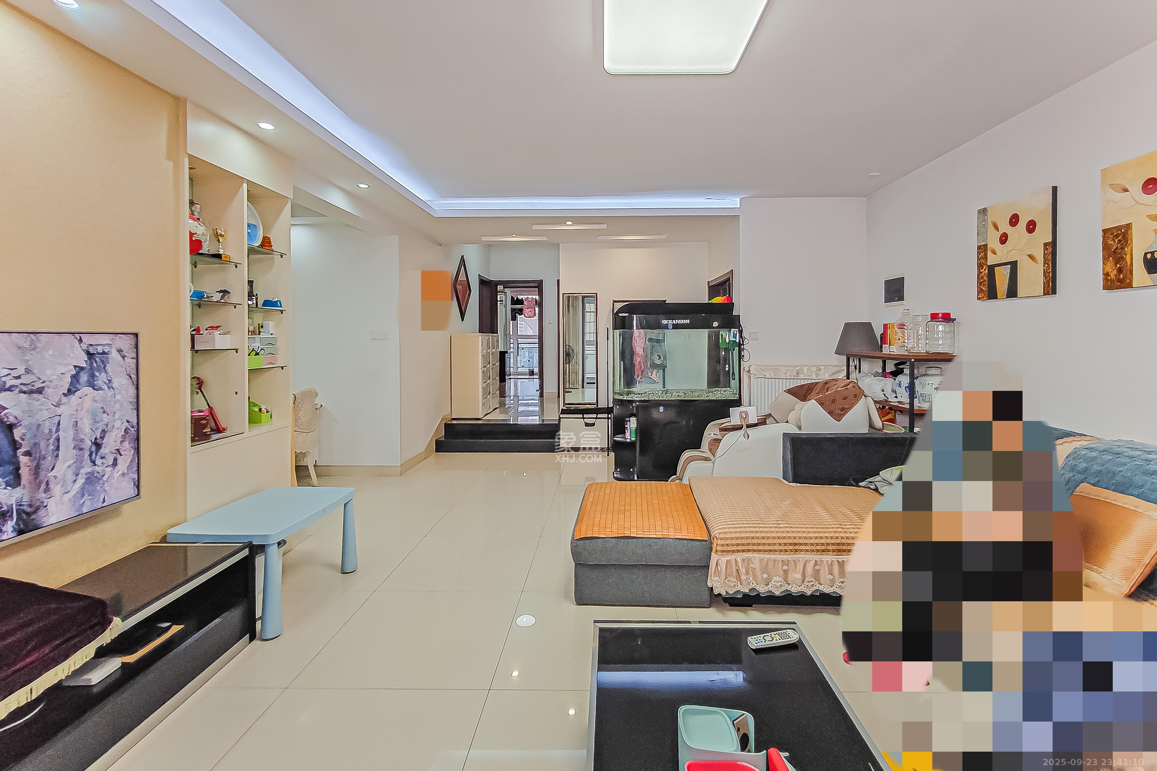 三重星都心  3室2厅2卫    168.0万客厅