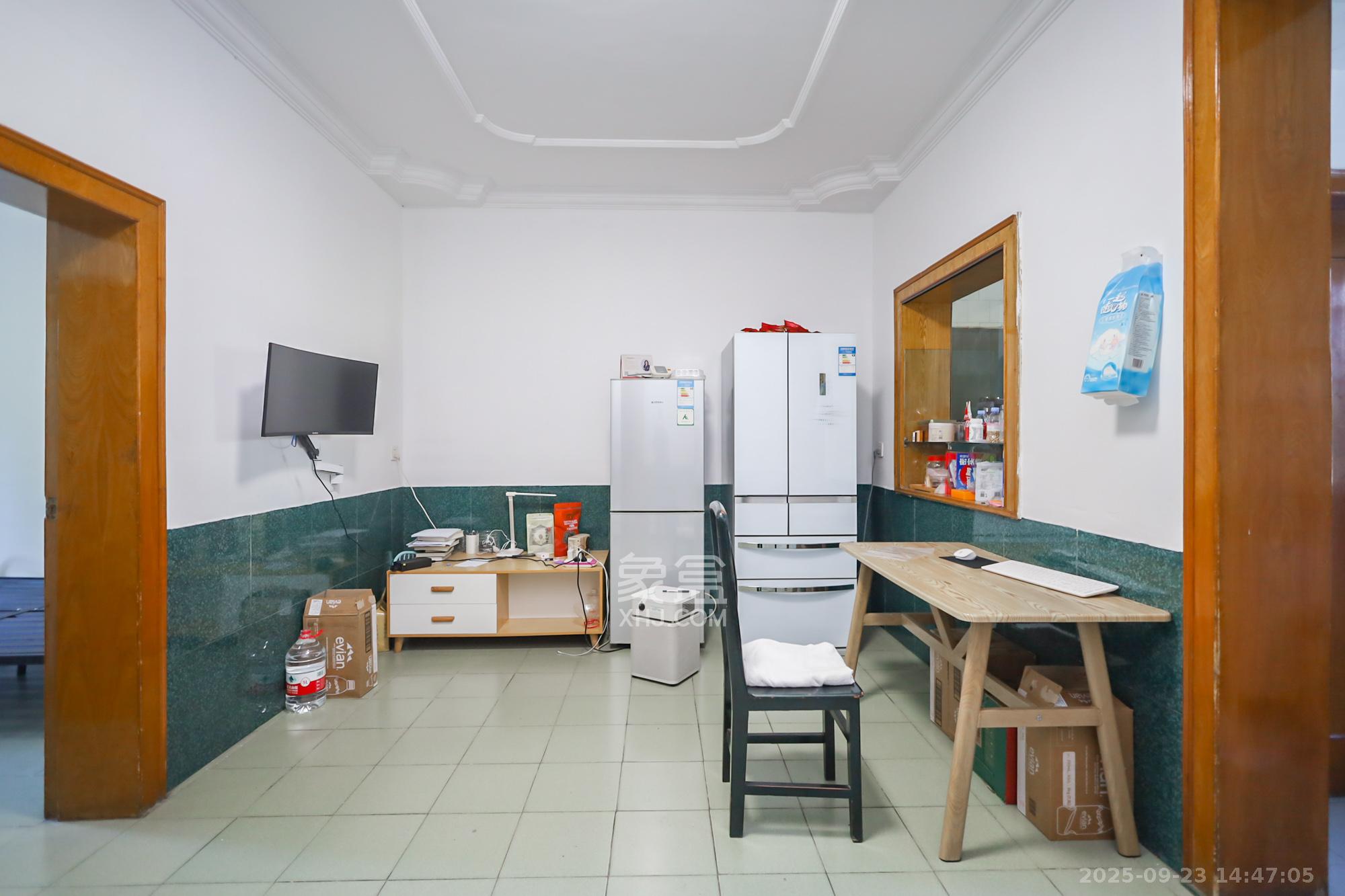 汽车发动机厂宿舍 2室1厅1卫 1500.0元/月 汽车发动机厂宿舍 2室1厅1卫 1500.0元/月室内图