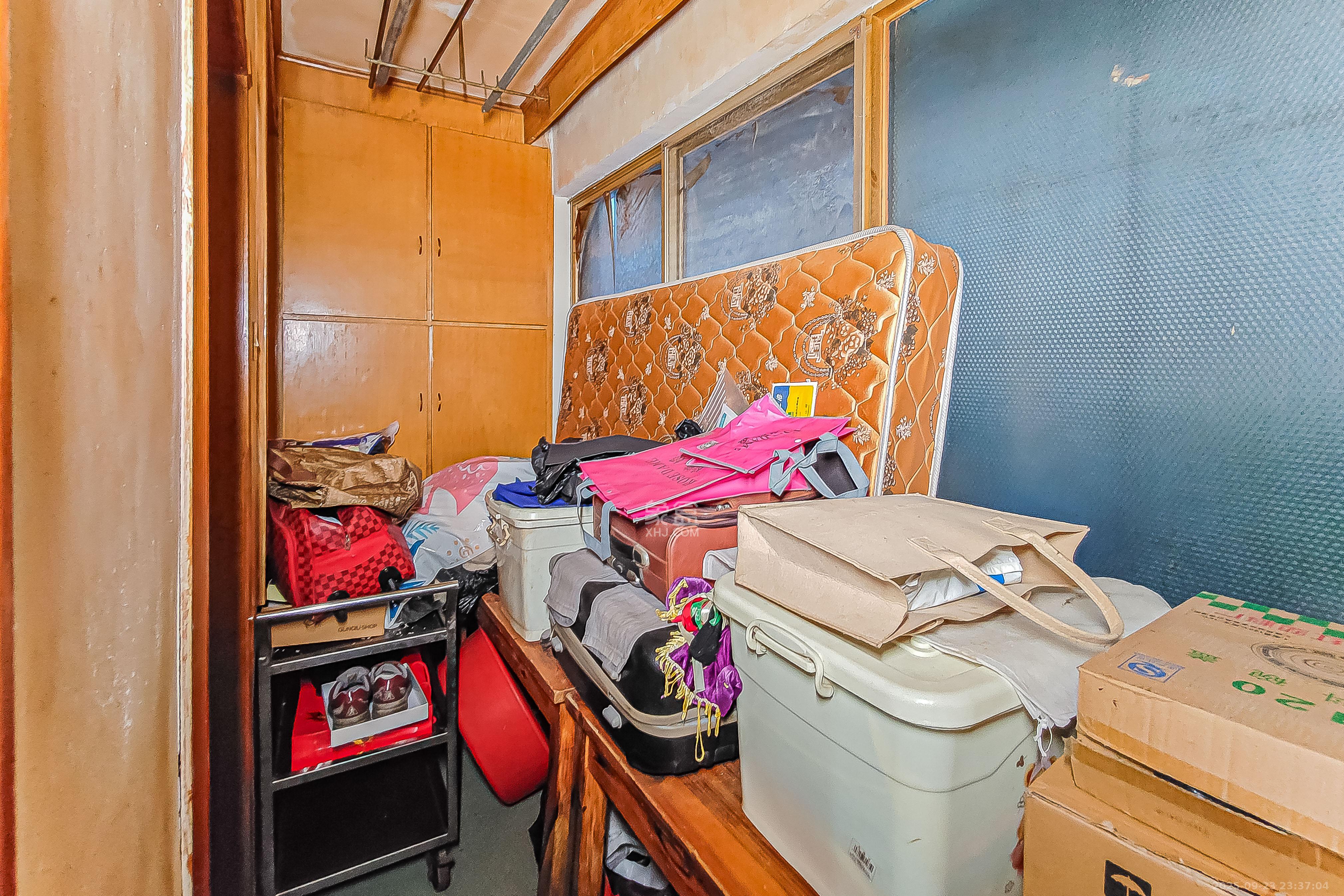 湖南第六工程有限公司机关小区(六公司机关大院) 3室2厅2卫 75.0万 湖南第六工程有限公司机关小区(六公司机关大院) 3室2厅2卫 75.0万阳台