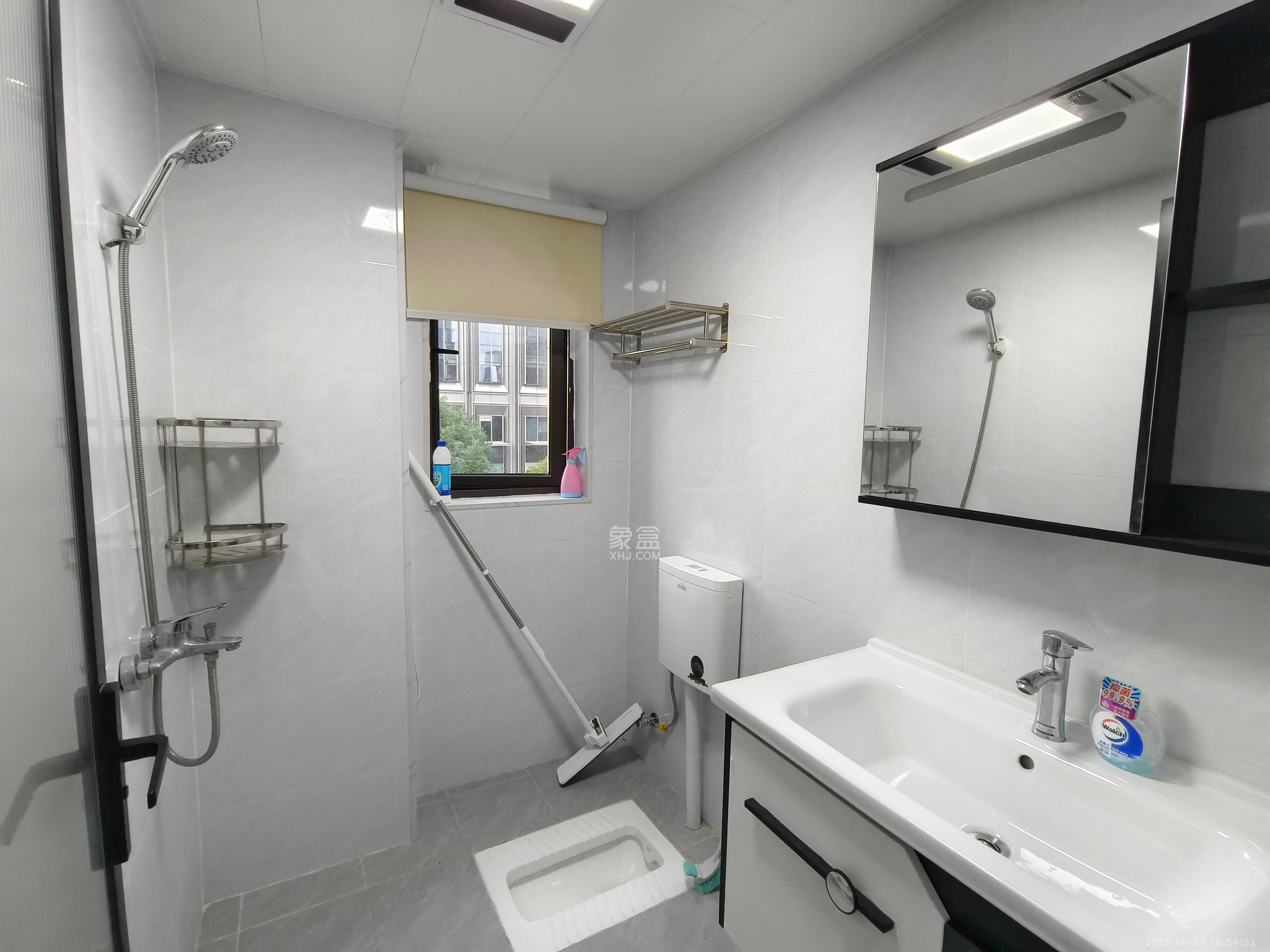 天城国际广场  3室2厅1卫    3000.0元/月室内图