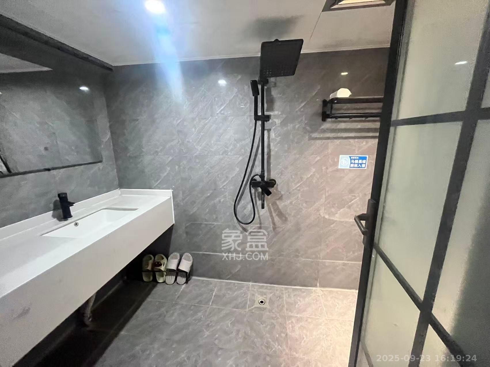 王府井公寓(福源公寓) 4室2厅2卫 6000.0元/月 王府井公寓(福源公寓) 4室2厅2卫 6000.0元/月室内图