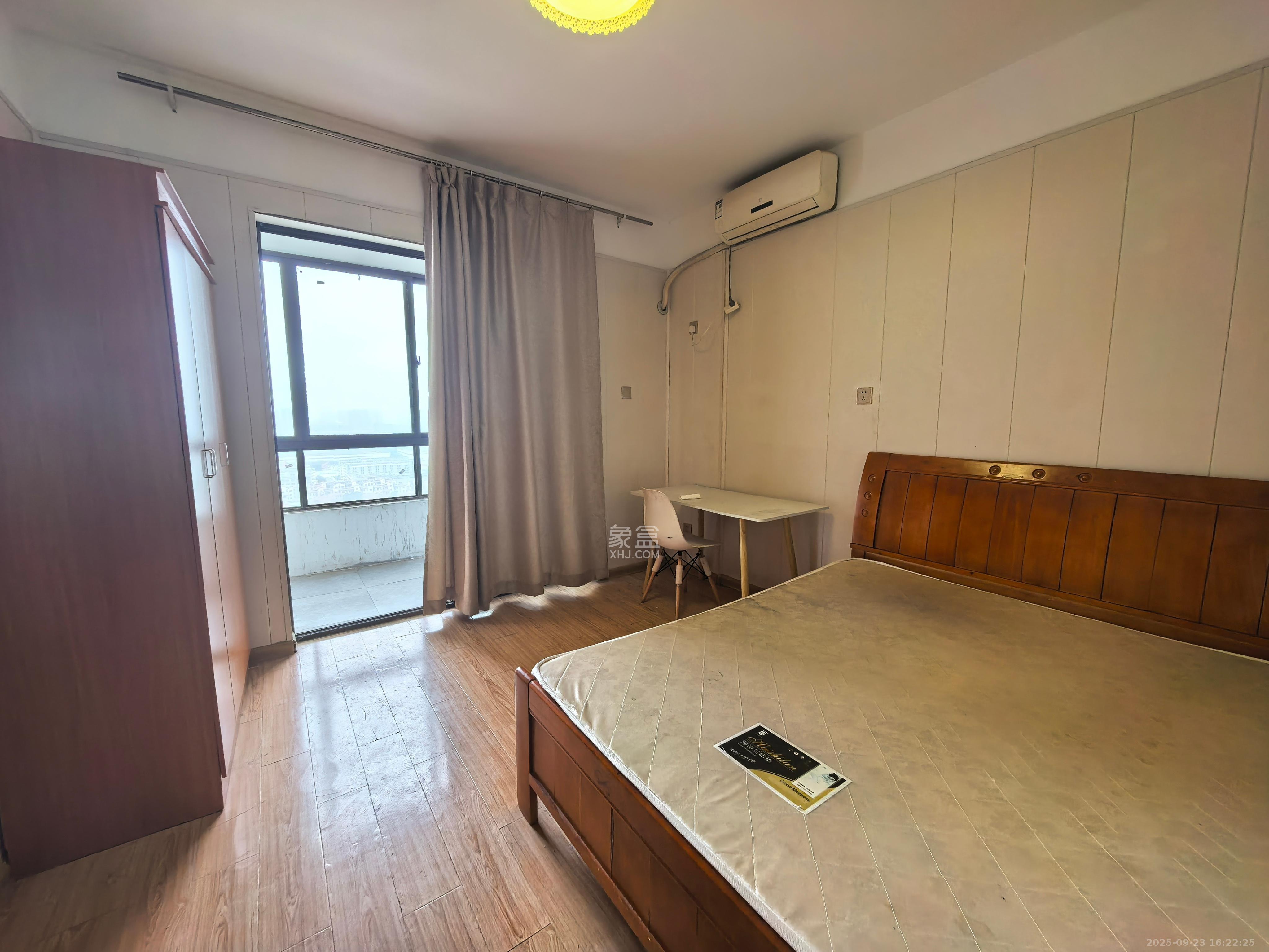 华润置地广场二期 3室2厅3卫 2000.0元/月 华润置地广场二期 3室2厅3卫 2000.0元/月室内图