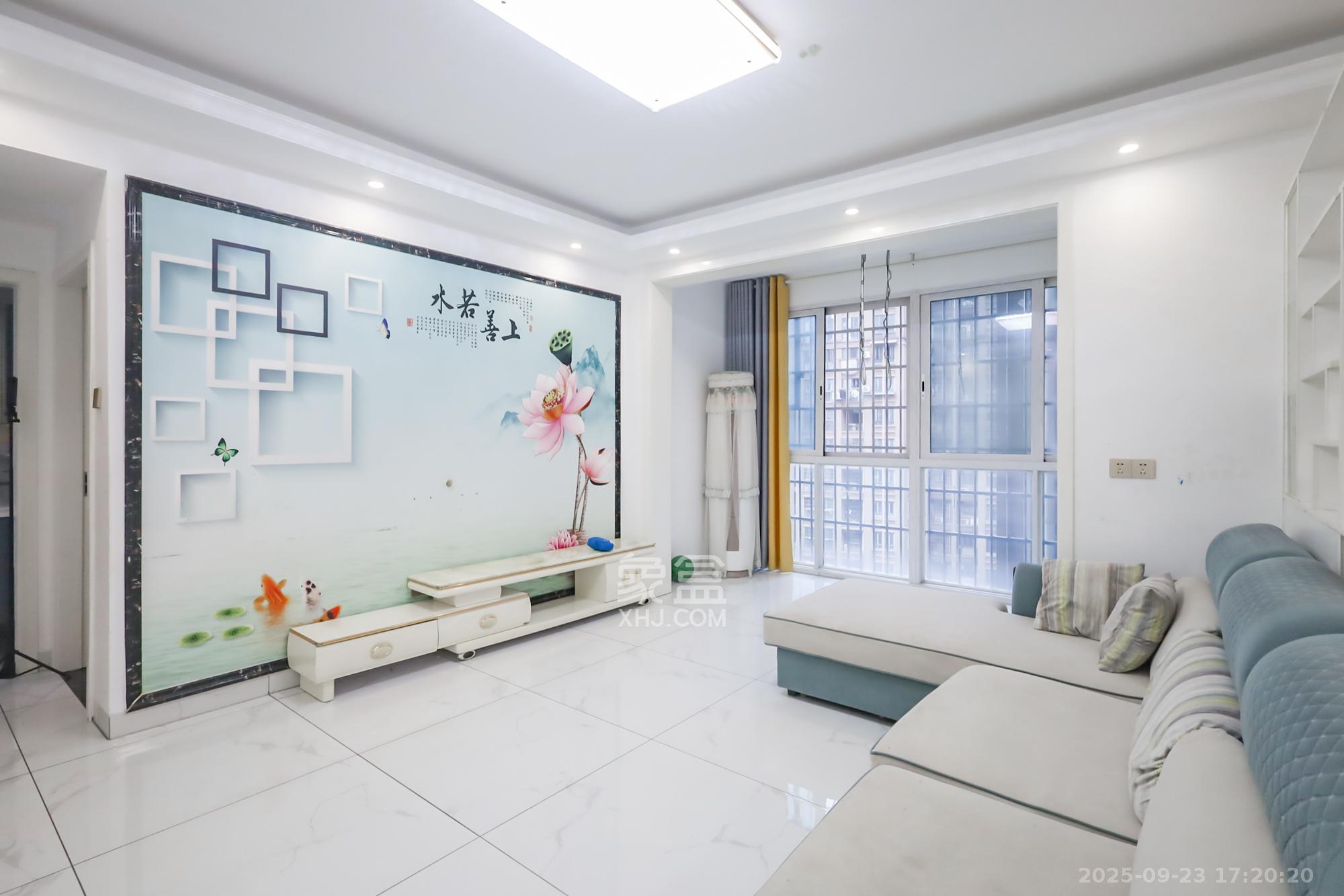 山水誉峰 3室2厅1卫 115.0万 山水誉峰 3室2厅1卫 115.0万客厅