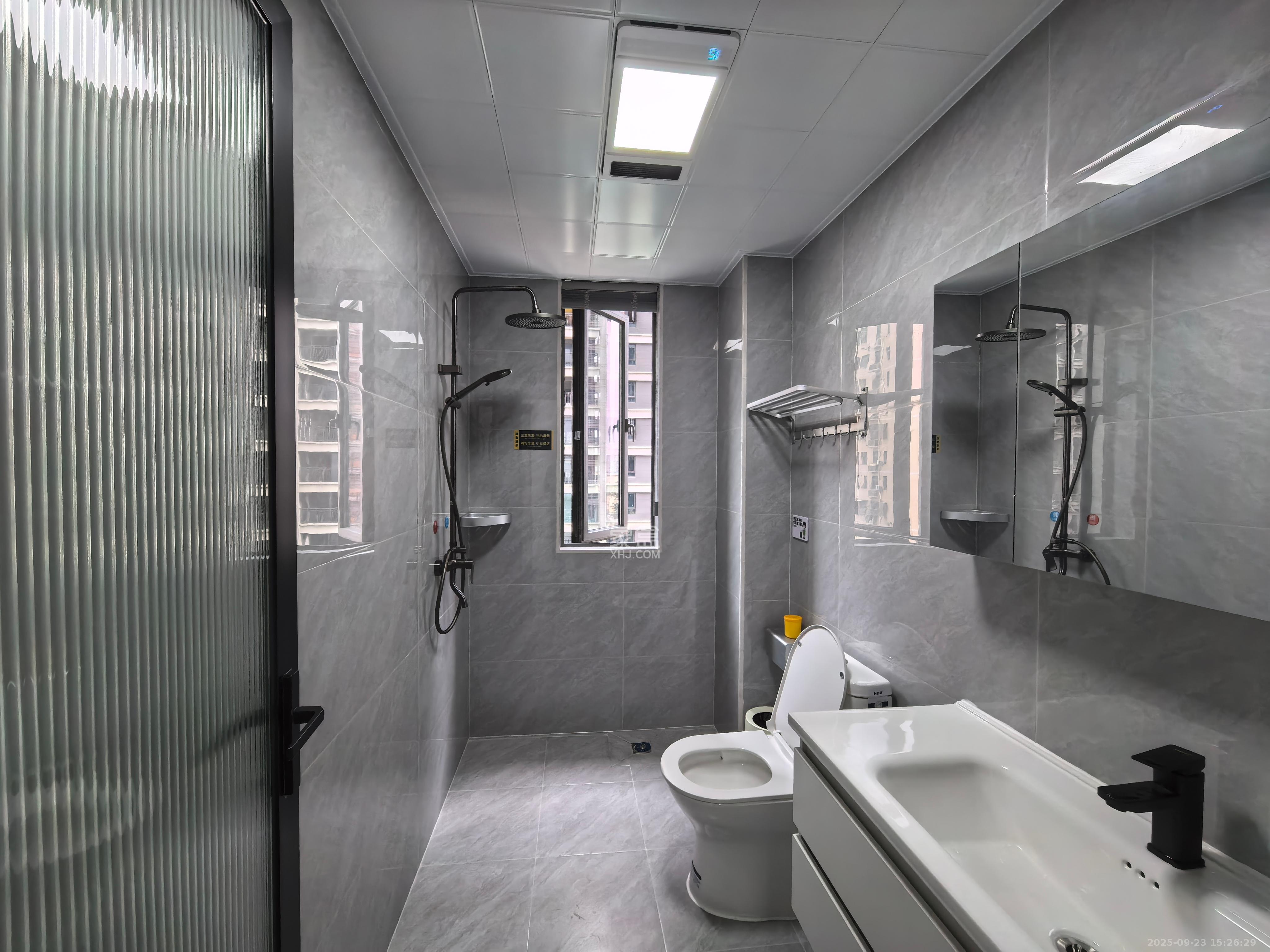 世茂璀璨风华 4室2厅3卫 6500.0元/月 世茂璀璨风华 4室2厅3卫 6500.0元/月室内图