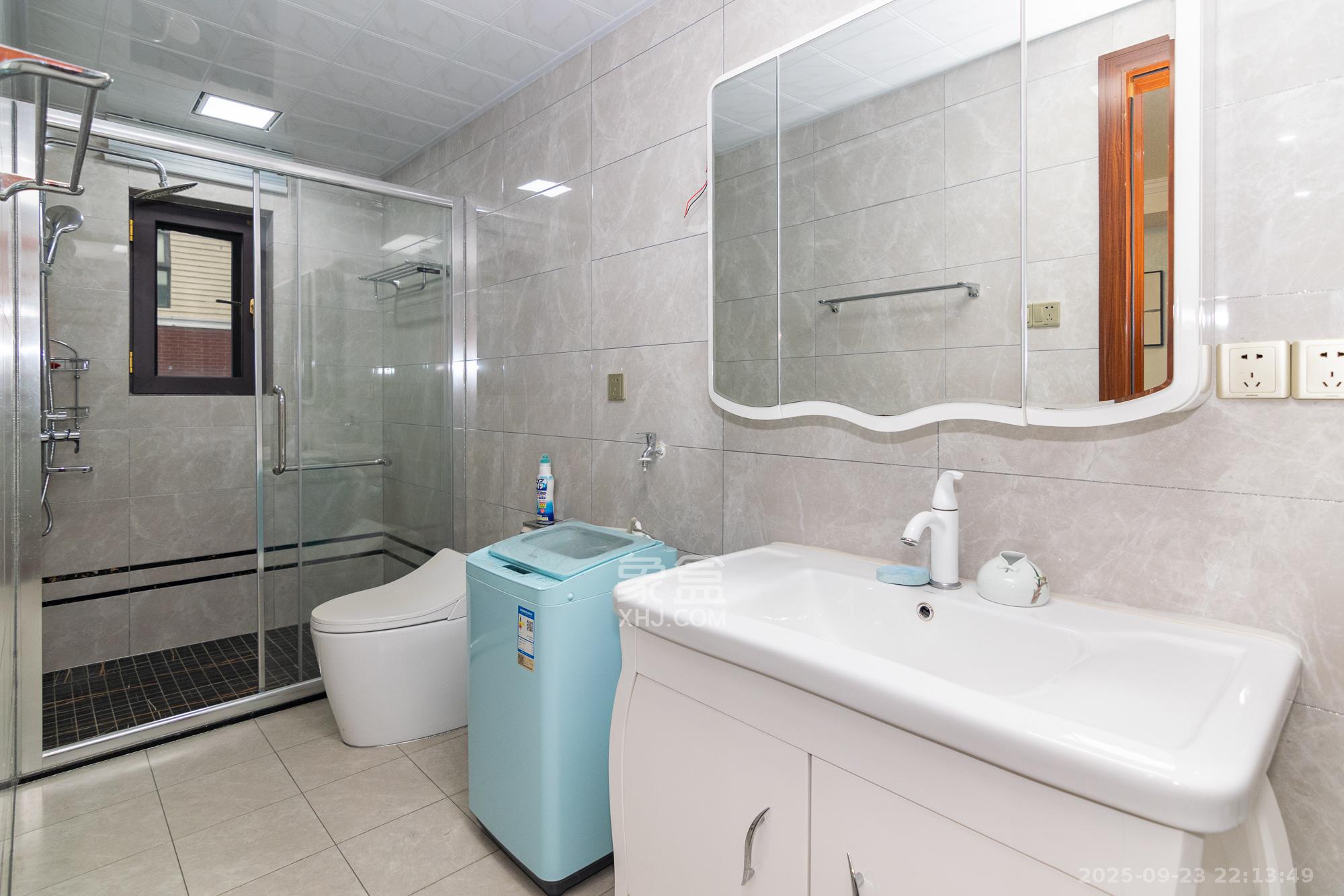 悦禧国际山庄 5室3厅4卫 438.0万 悦禧国际山庄 5室3厅4卫 438.0万卫生间