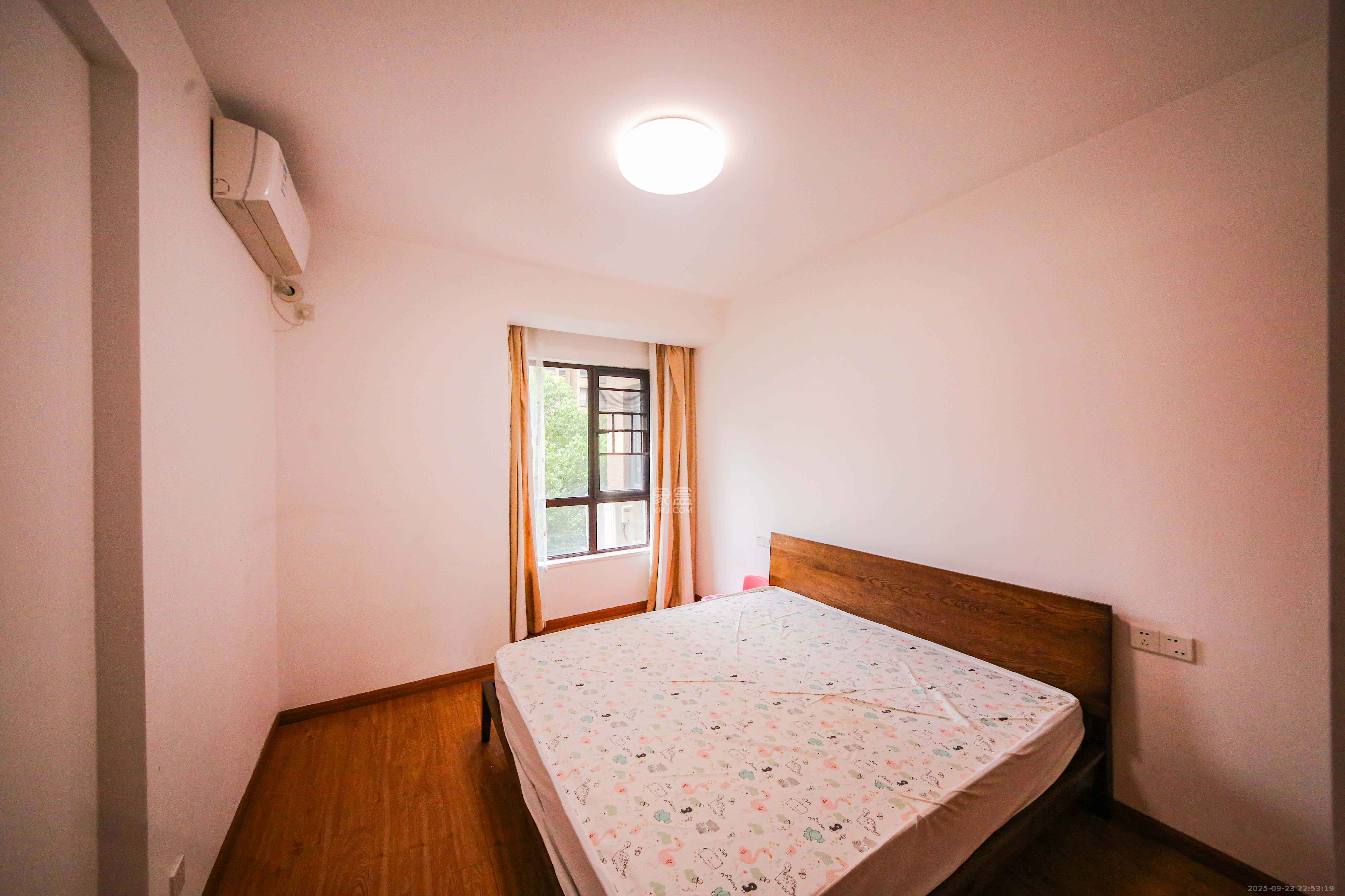 奥林匹克花园贡院二期  4室2厅2卫    130.0万卧室