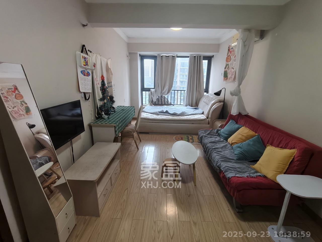 藏珑湖上国际花园 1室1厅1卫 1350.0元/月 藏珑湖上国际花园 1室1厅1卫 1350.0元/月室内图