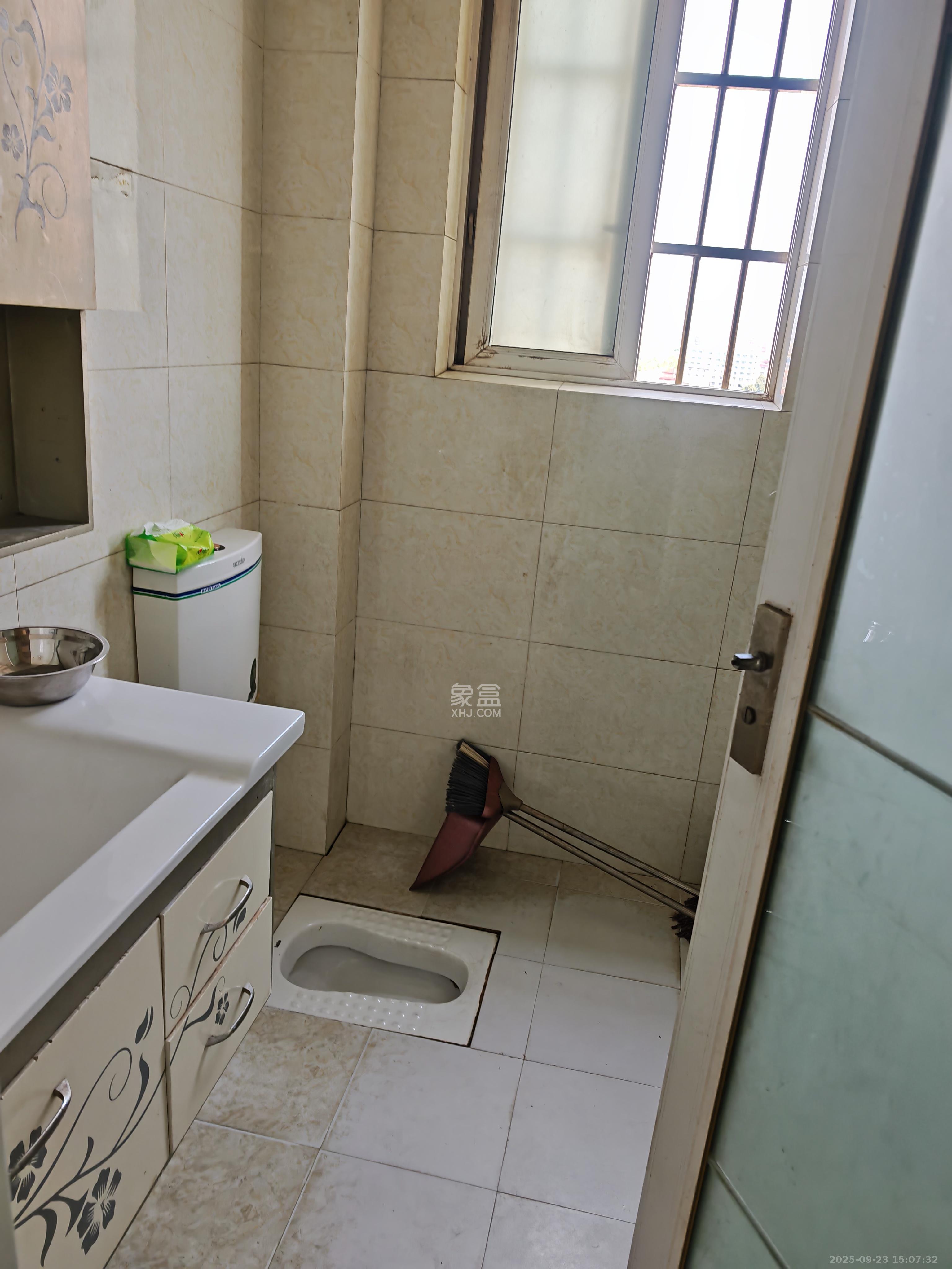 鑫天山城明珠  3室2厅2卫    1500.0元/月室内图