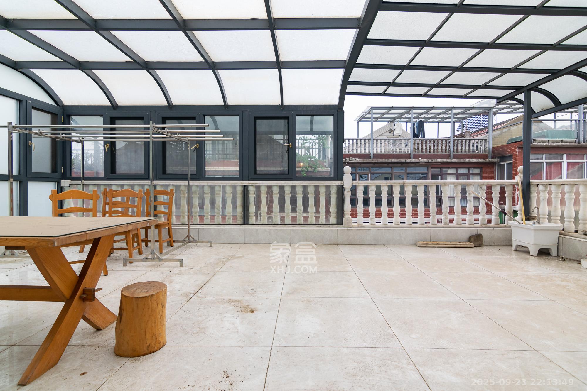 悦禧国际山庄 5室3厅4卫 438.0万 悦禧国际山庄 5室3厅4卫 438.0万阳台