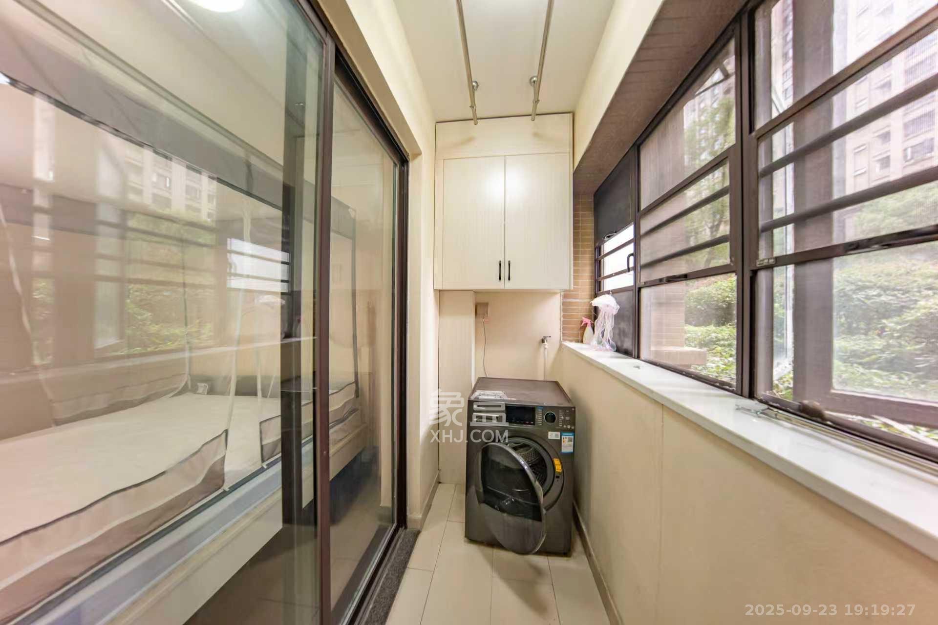 中海国际三期 3室2厅2卫 2400.0元/月 中海国际三期 3室2厅2卫 2400.0元/月室内图