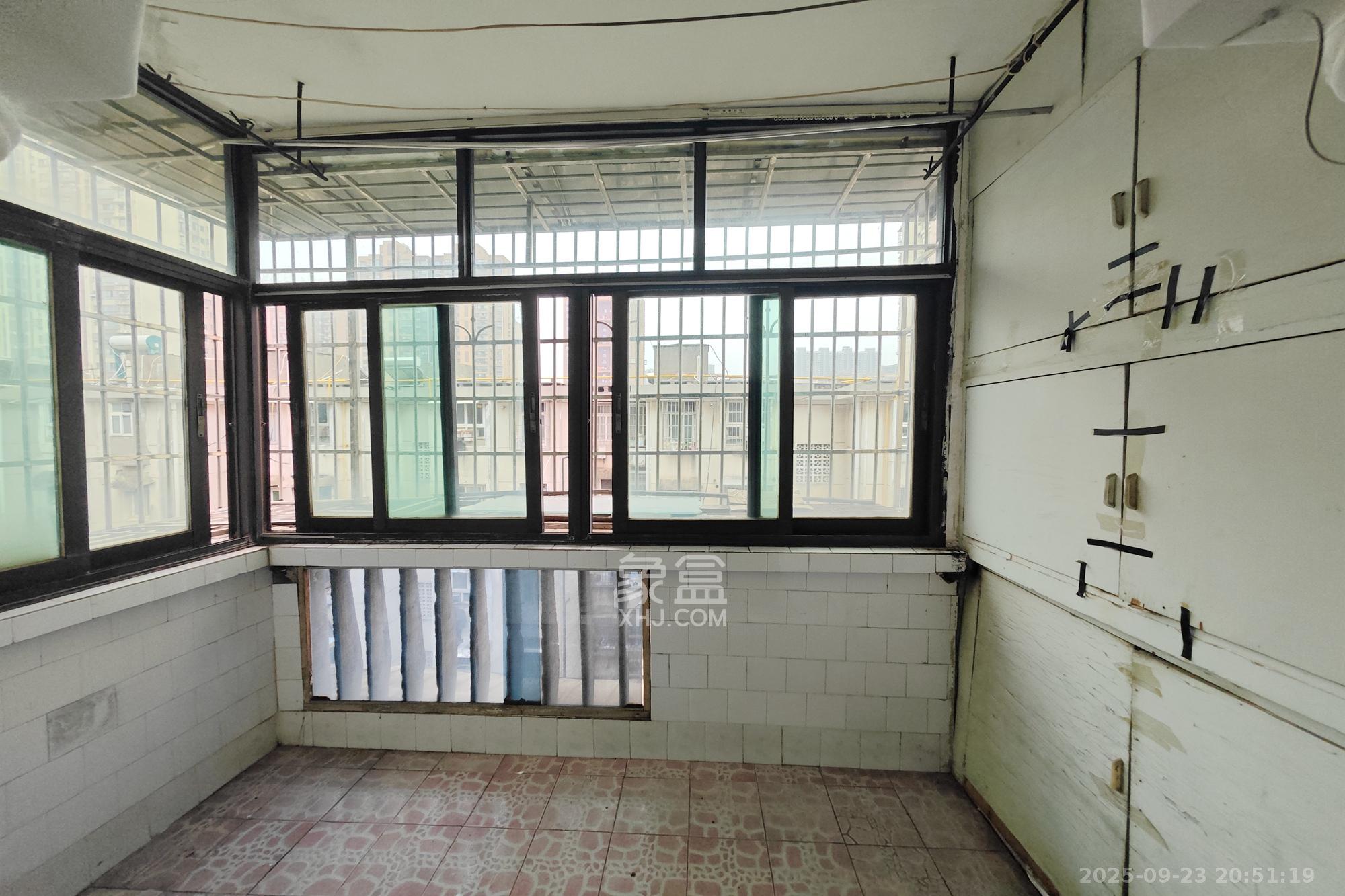 标准件厂宿舍(长沙标准件总厂宿舍) 2室2厅1卫 30.8万 标准件厂宿舍(长沙标准件总厂宿舍) 2室2厅1卫 30.8万阳台