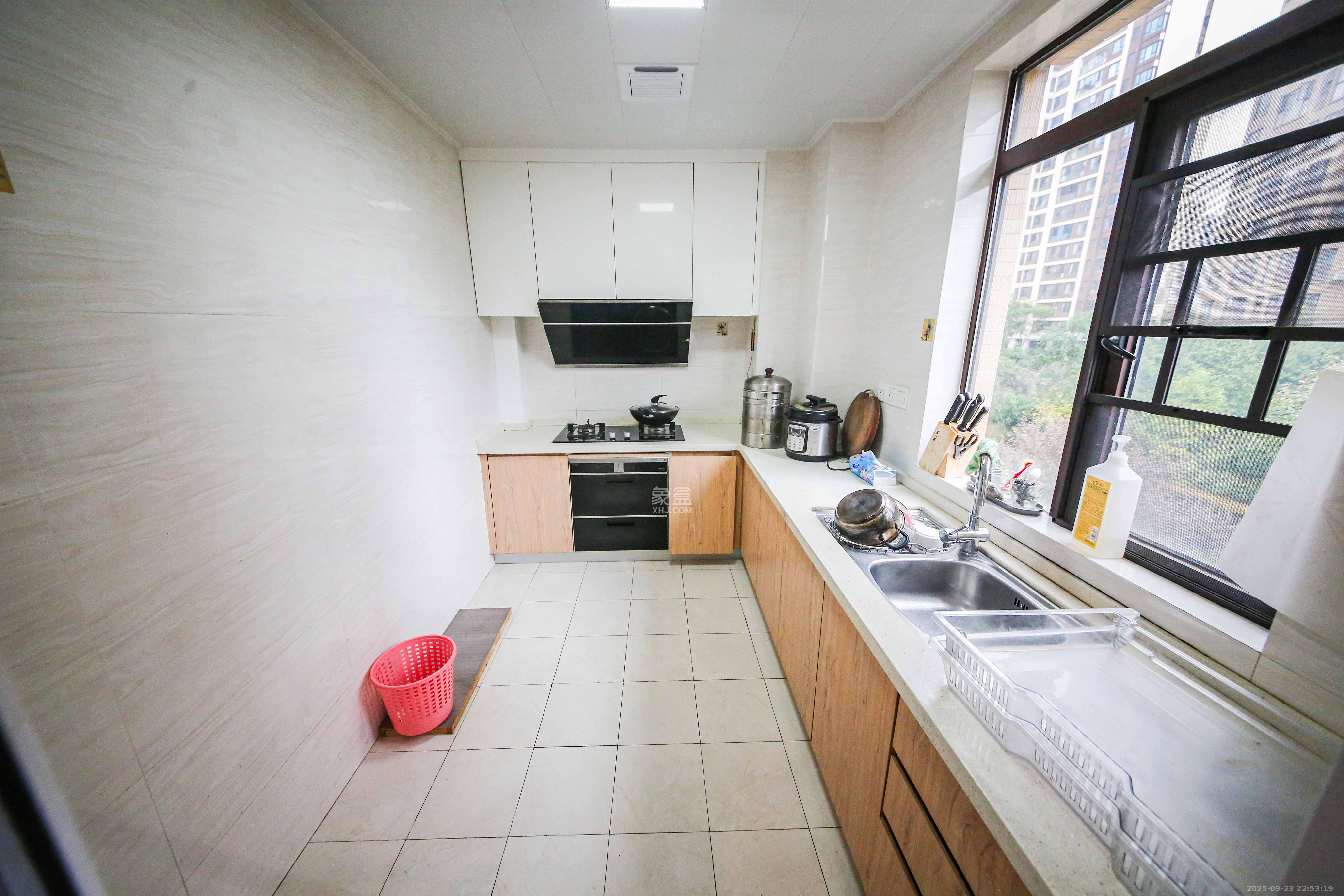 奥林匹克花园贡院二期  4室2厅2卫    130.0万厨房