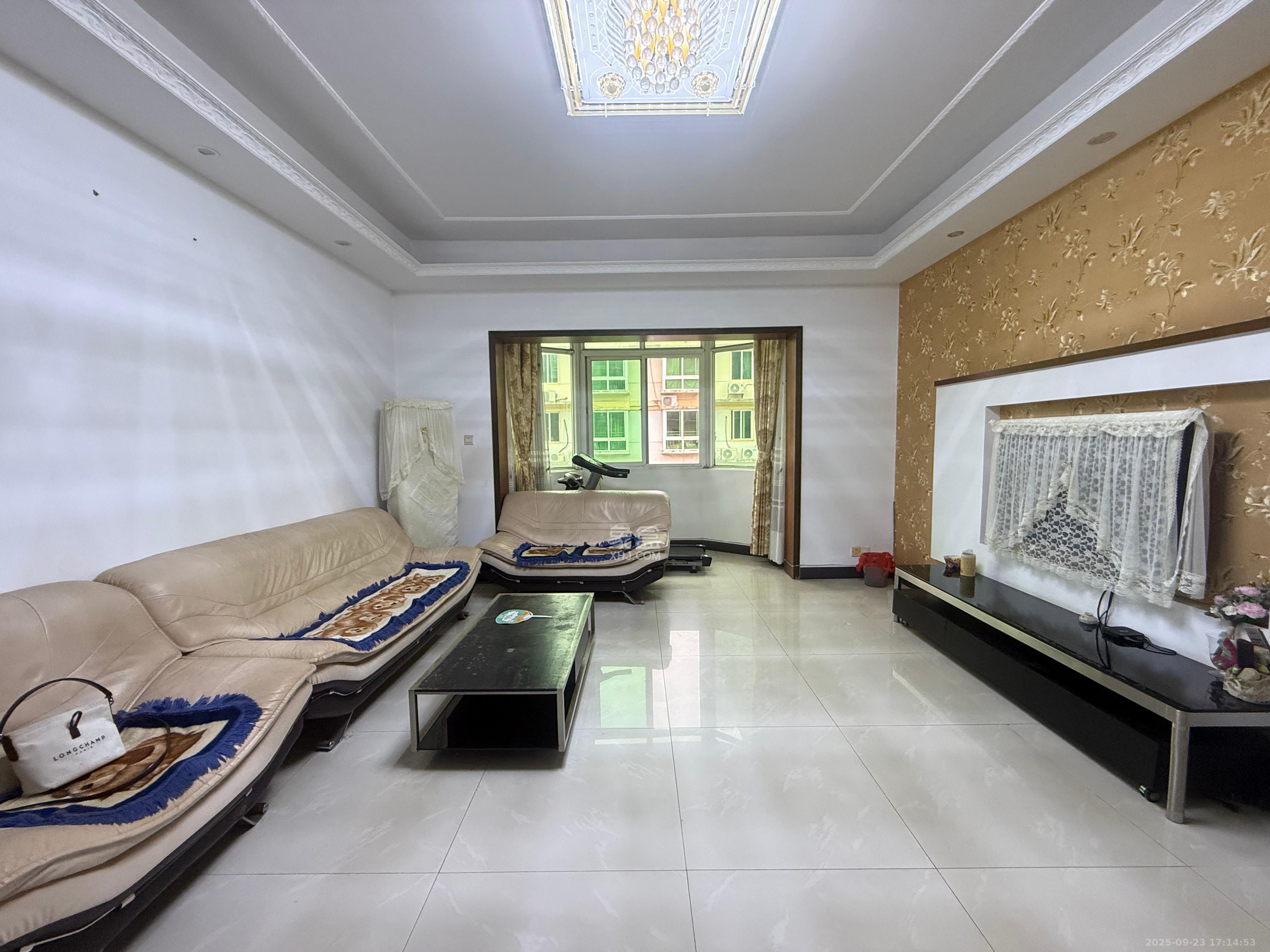 咸嘉新村嘉旺苑 3室2厅2卫 2500.0元/月 咸嘉新村嘉旺苑 3室2厅2卫 2500.0元/月室内图