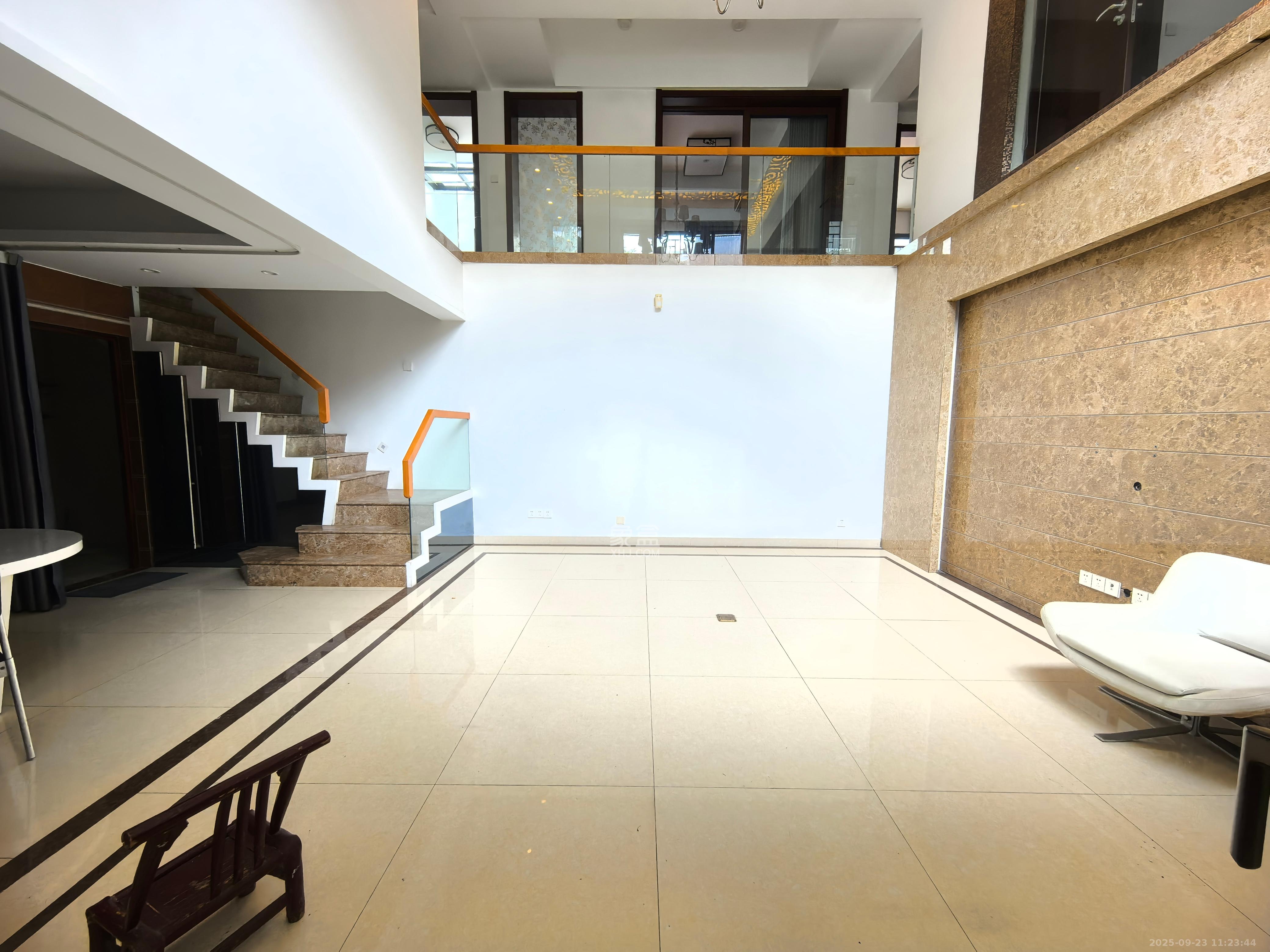 万科城 5室2厅2卫 10000.0元/月 万科城 5室2厅2卫 10000.0元/月室内图