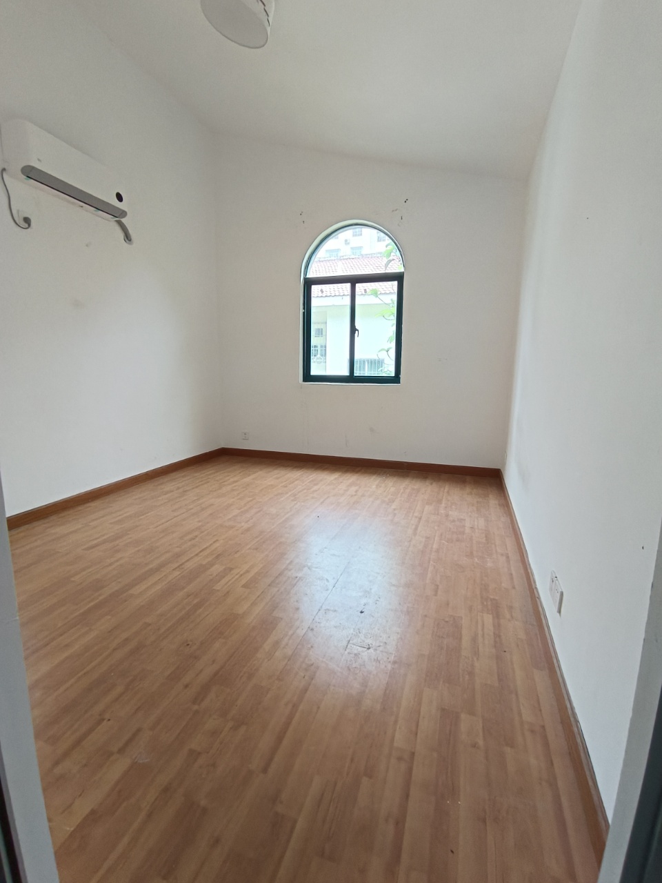 龙园别墅 6室3厅1卫 9900.0元/月 龙园别墅 6室3厅1卫 9900.0元/月室内图