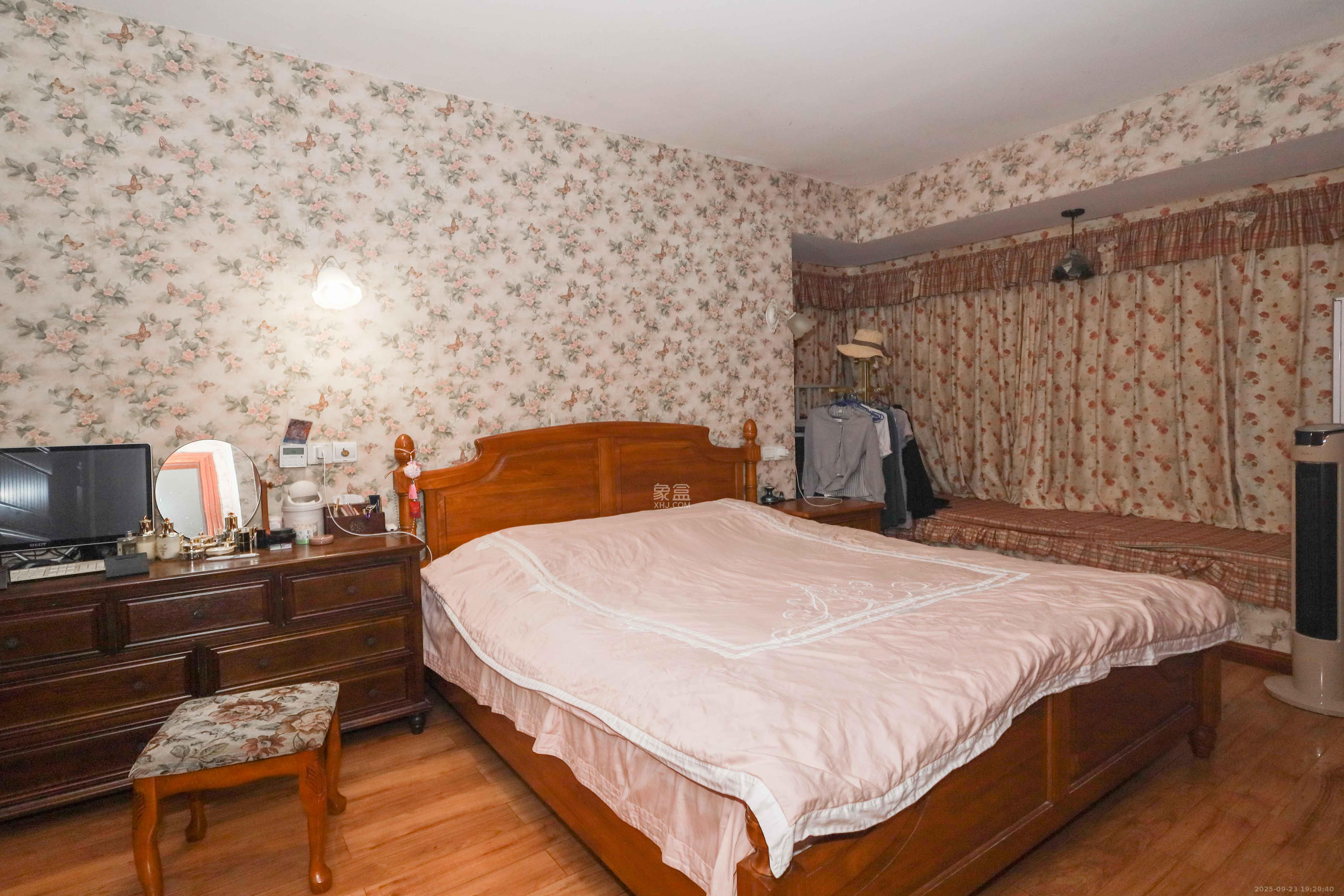 保利麓谷林语B区 3室2厅2卫 105.0万 保利麓谷林语B区 3室2厅2卫 105.0万卧室