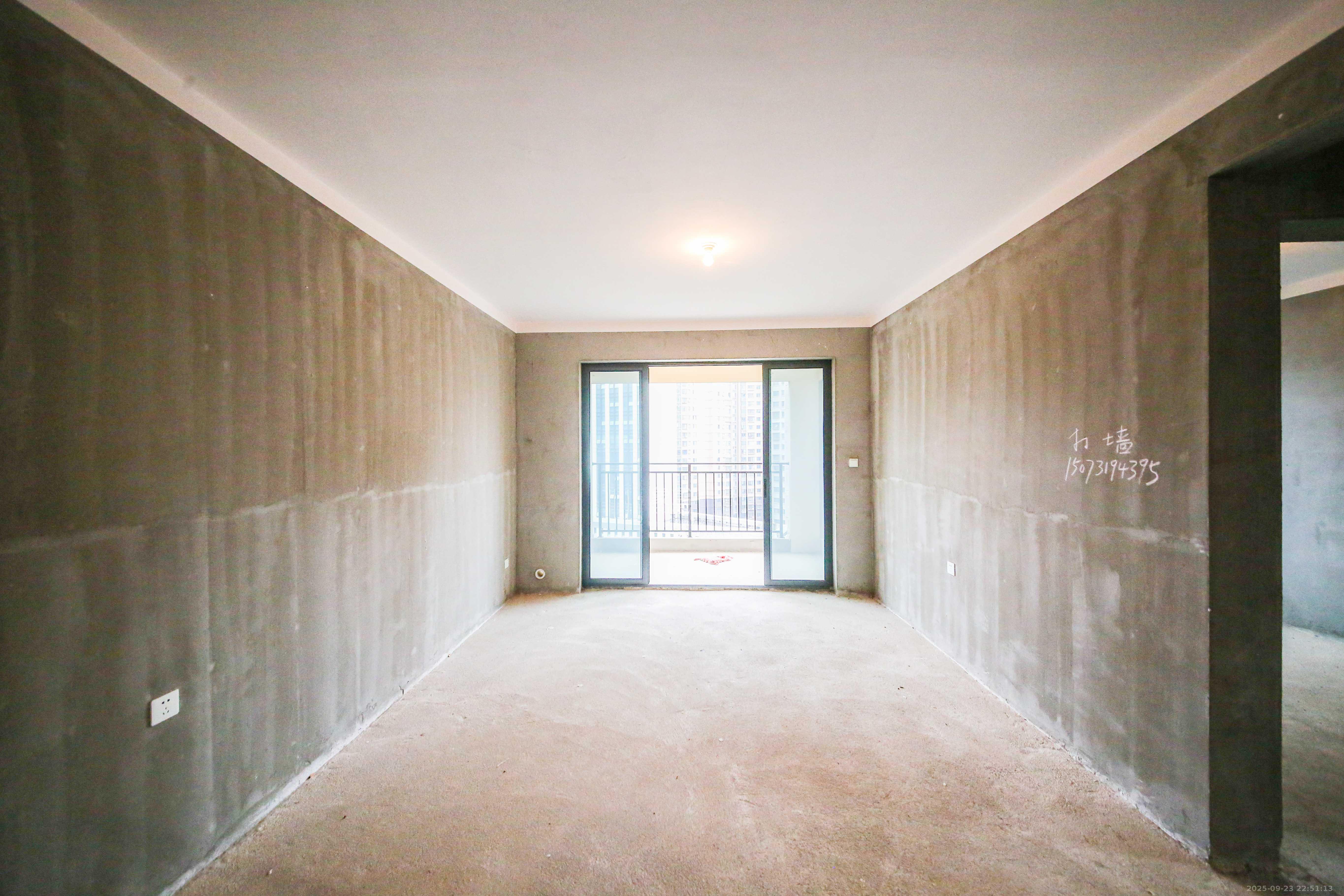 中建钰和城  4室2厅2卫    160.0万客厅