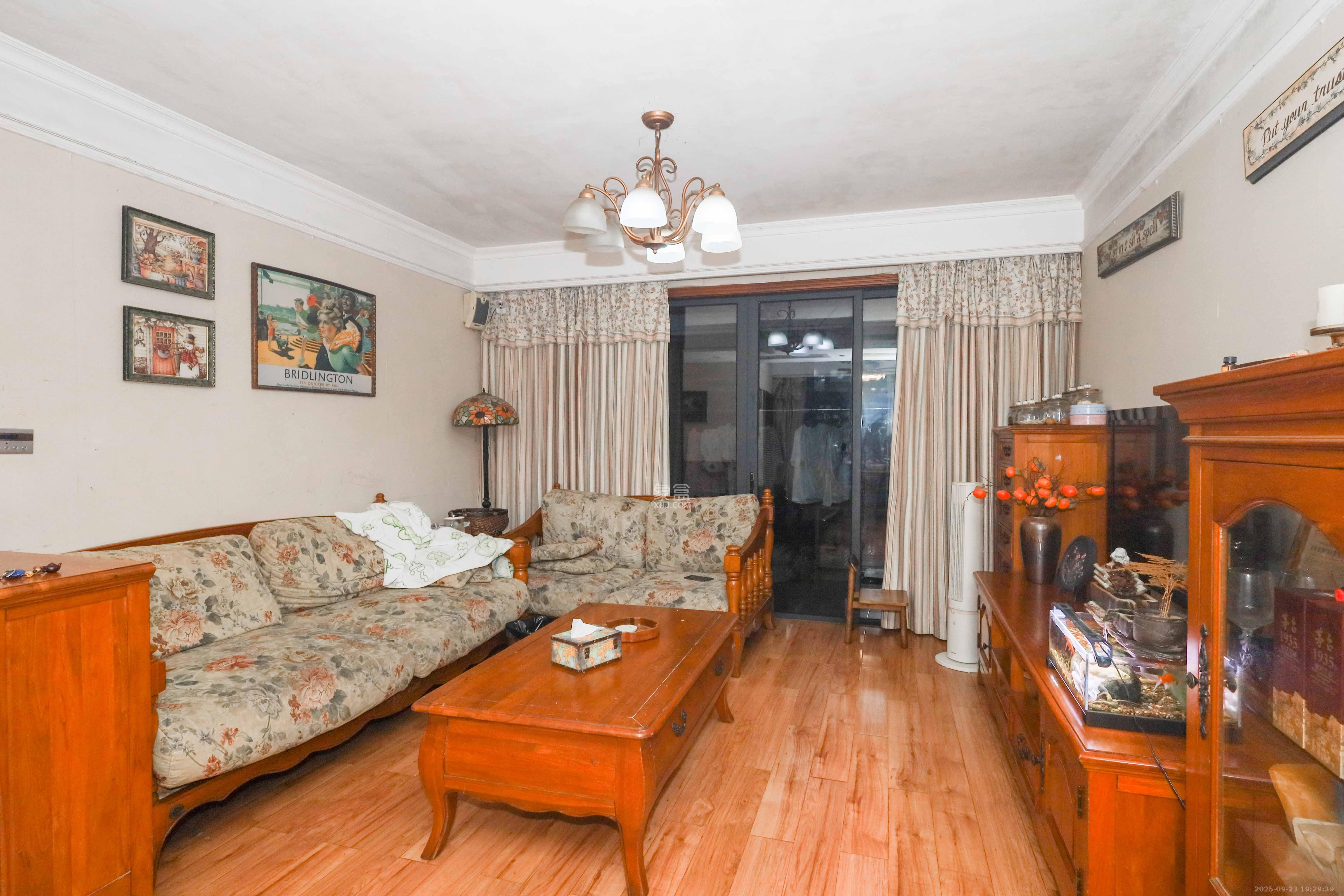 保利麓谷林语B区 3室2厅2卫 105.0万 保利麓谷林语B区 3室2厅2卫 105.0万客厅