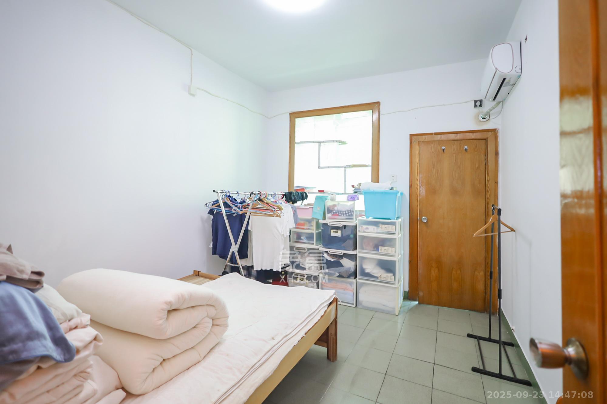 汽车发动机厂宿舍 2室1厅1卫 1500.0元/月 汽车发动机厂宿舍 2室1厅1卫 1500.0元/月室内图