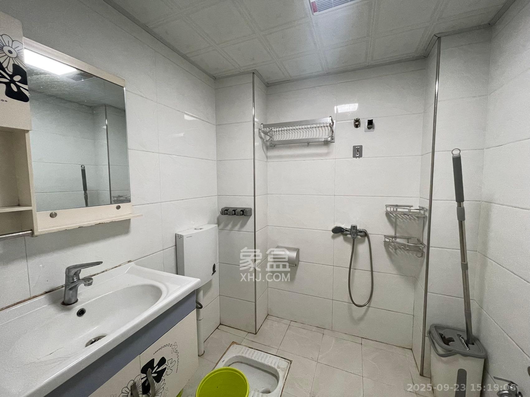 同鑫家园 1室1厅1卫 1300.0元/月 同鑫家园 1室1厅1卫 1300.0元/月室内图