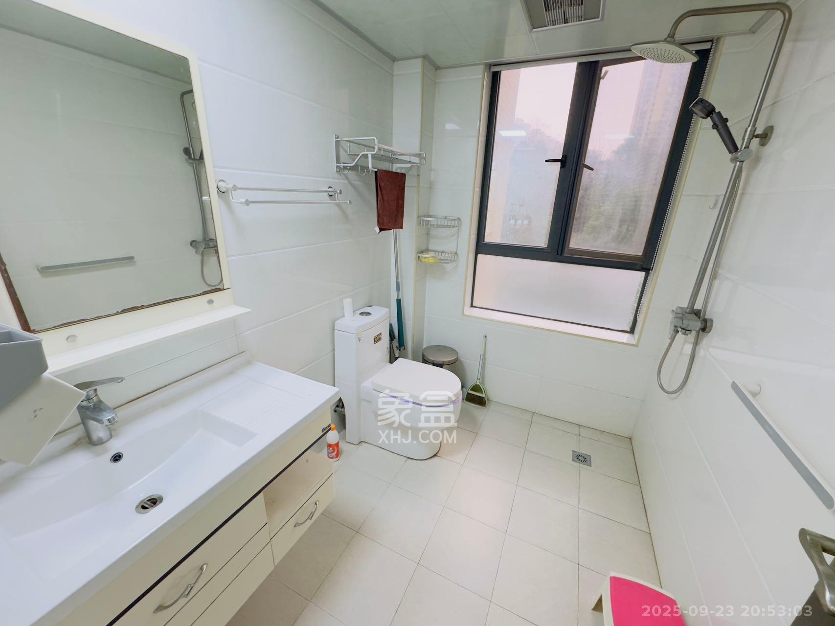 保利麓谷林语C区  4室2厅2卫   3200.00元/月室内图