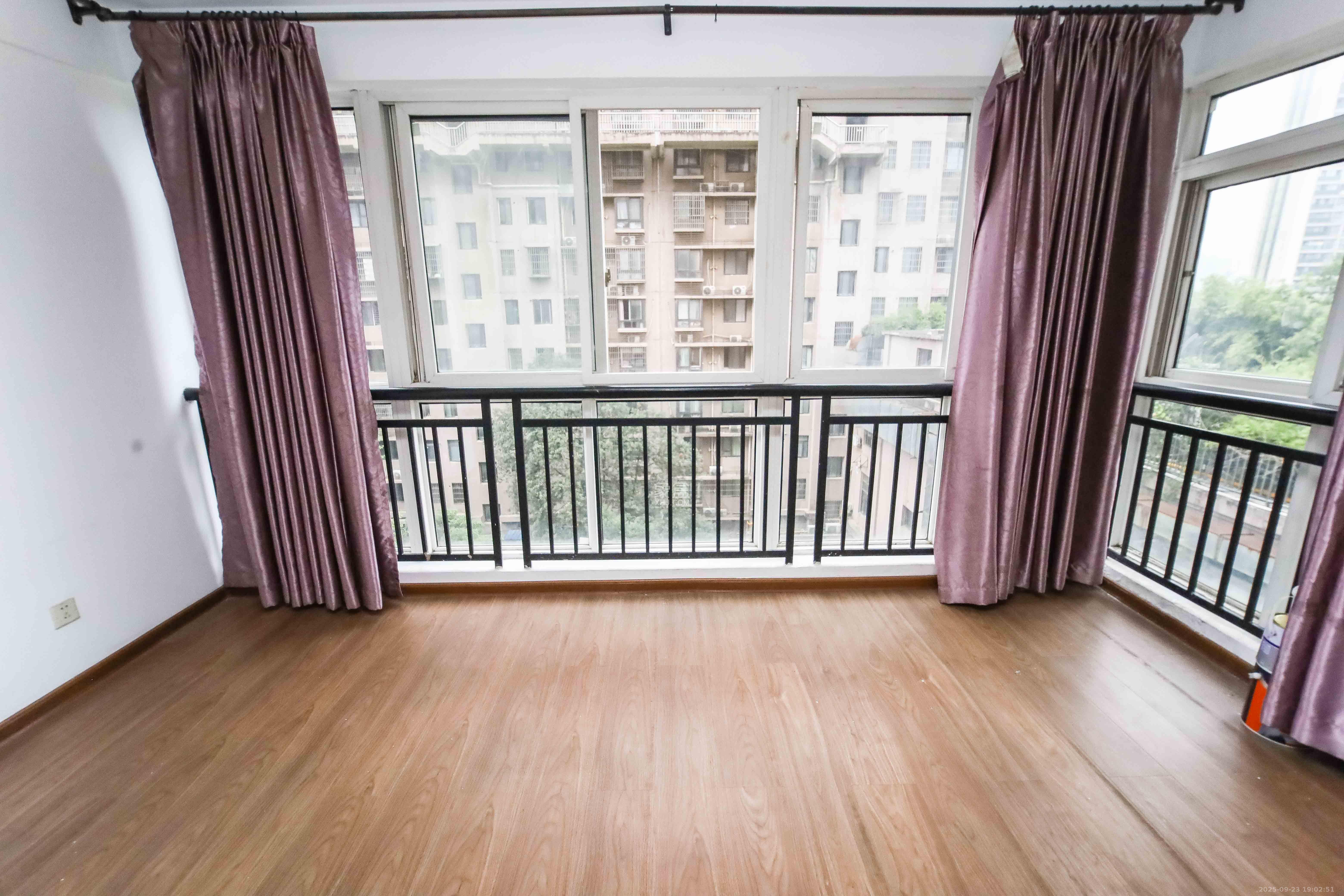 丽景新贵 4室2厅2卫 120.0万 丽景新贵 4室2厅2卫 120.0万阳台