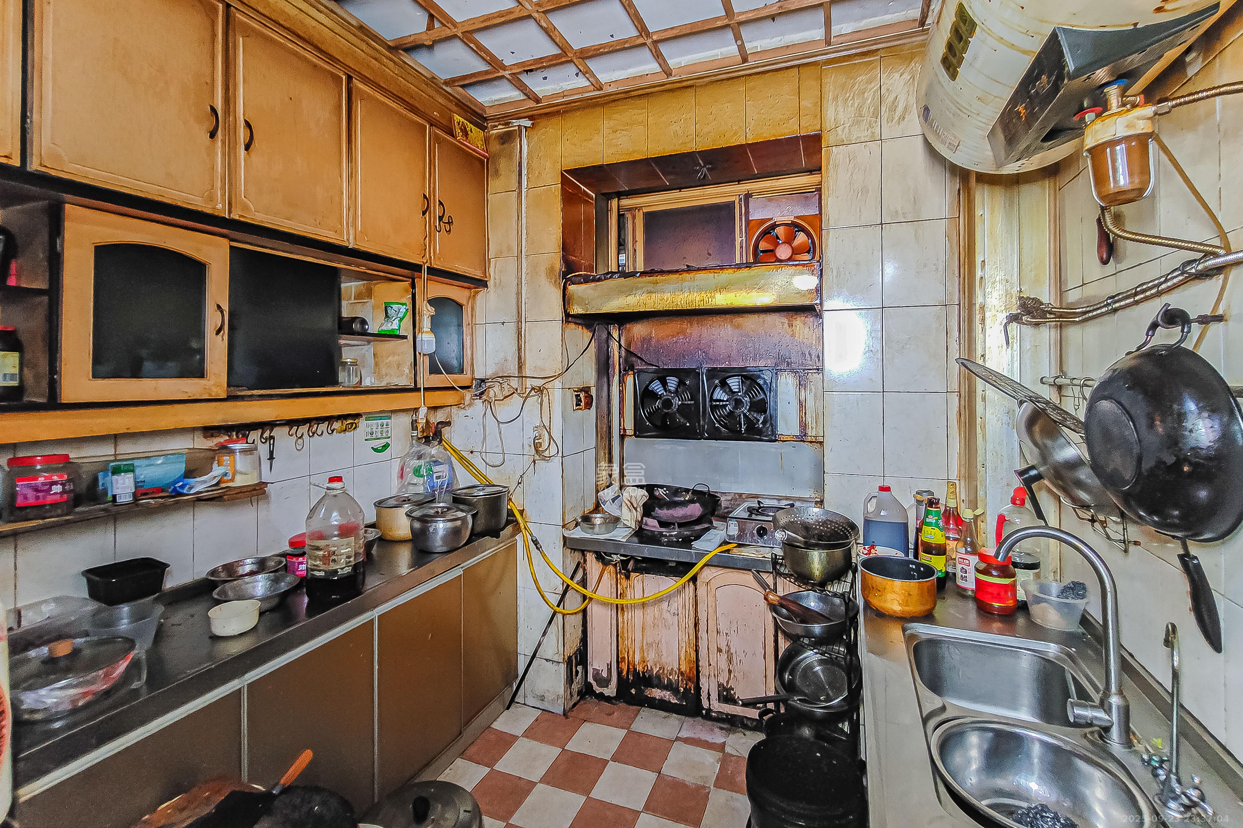 湖南第六工程有限公司机关小区(六公司机关大院) 3室2厅2卫 75.0万 湖南第六工程有限公司机关小区(六公司机关大院) 3室2厅2卫 75.0万厨房