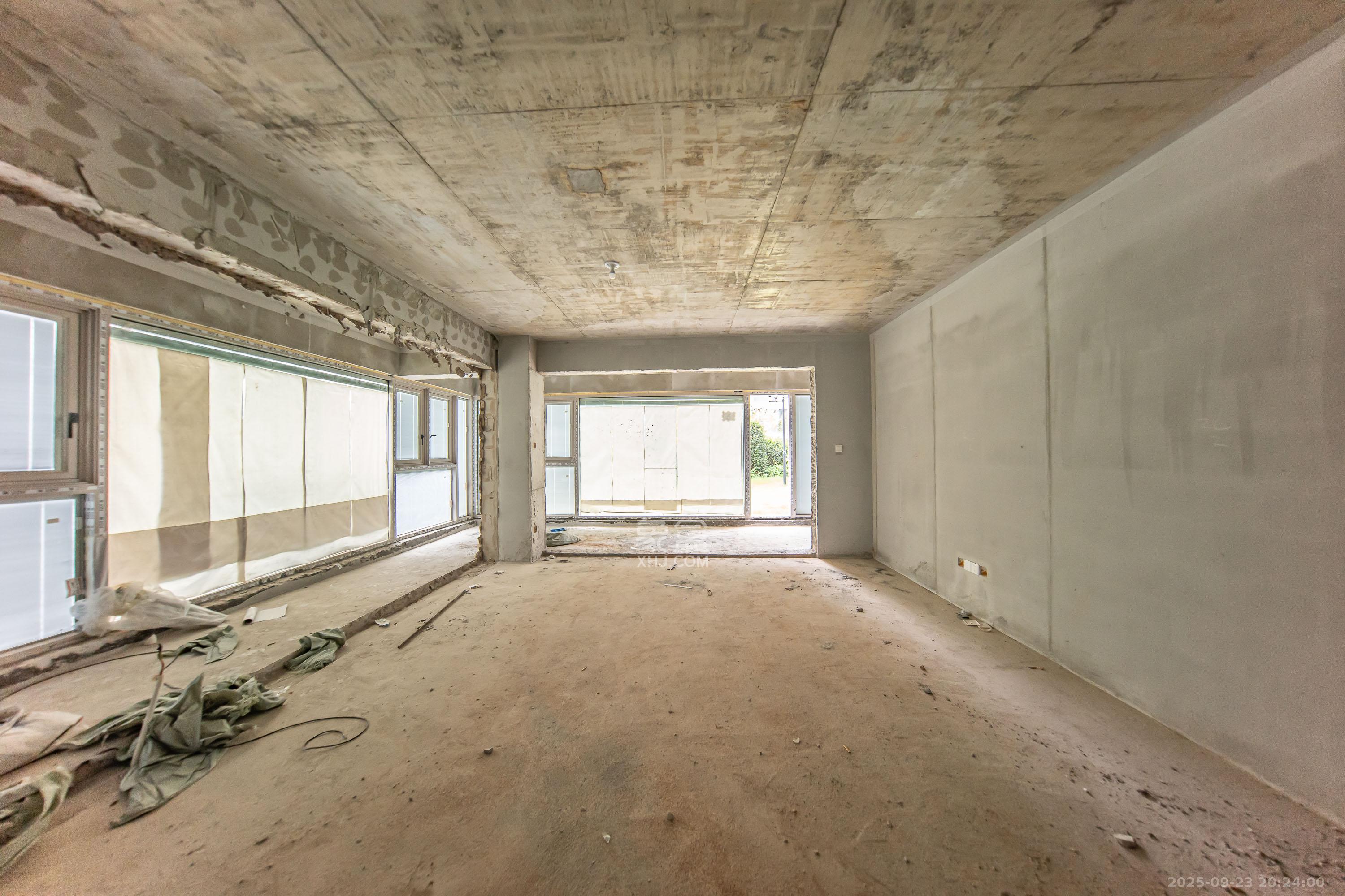 金茂长沙国际社区 6室3厅3卫 268.0万 金茂长沙国际社区 6室3厅3卫 268.0万客厅