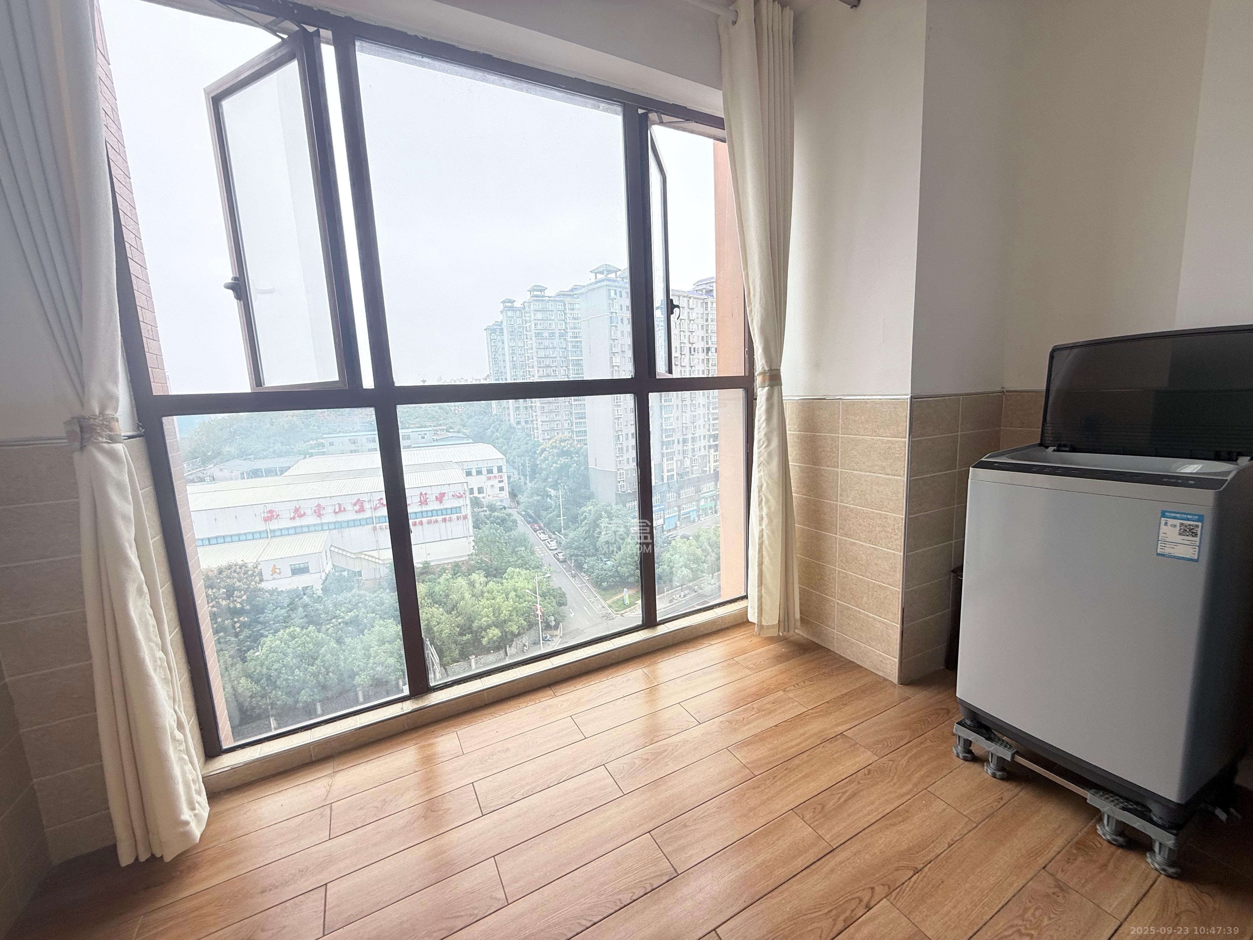 万里时代  2室1厅1卫    2200.0元/月室内图