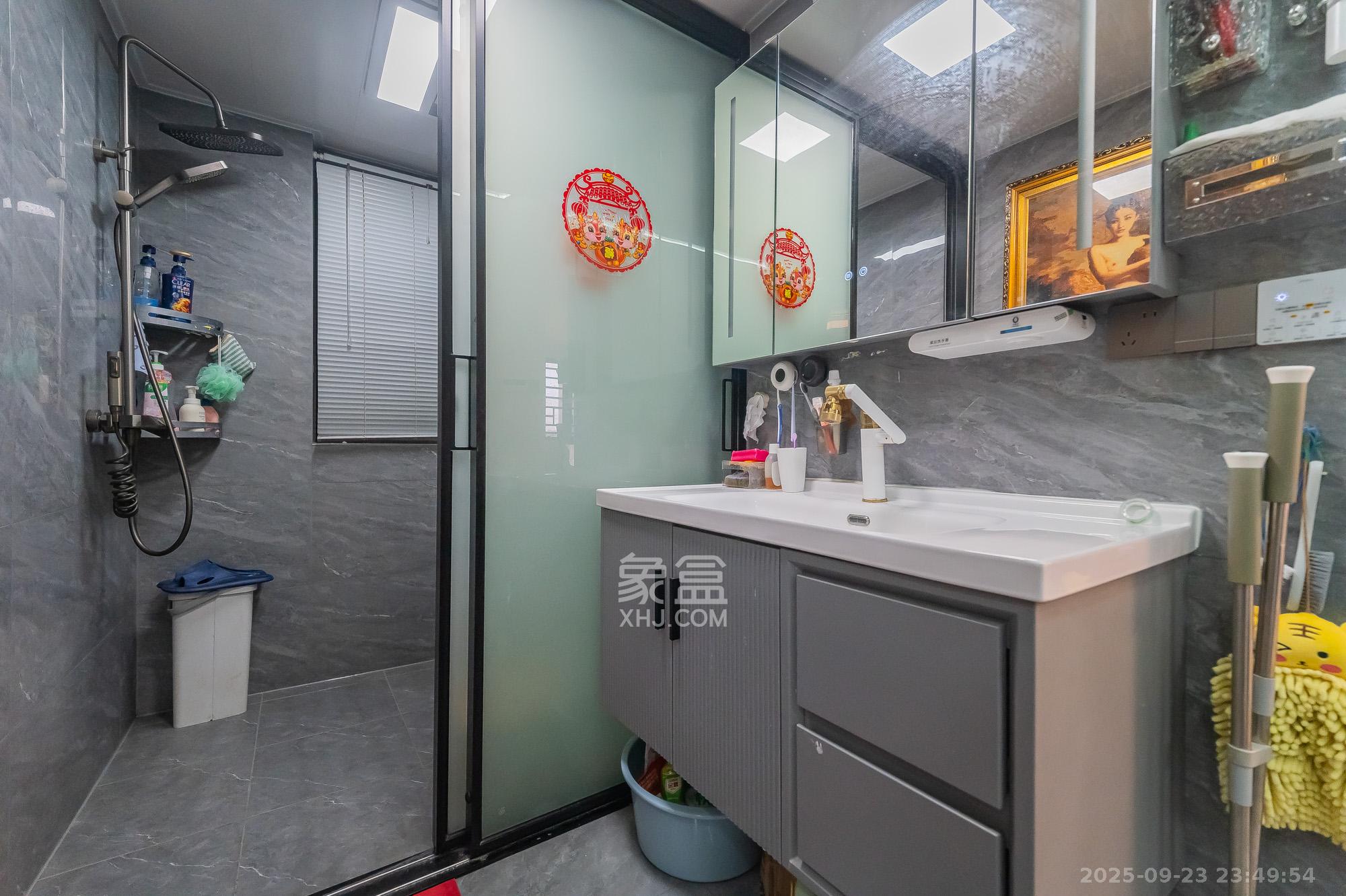 旭辉美的东樾城  3室2厅2卫    89.8万卫生间