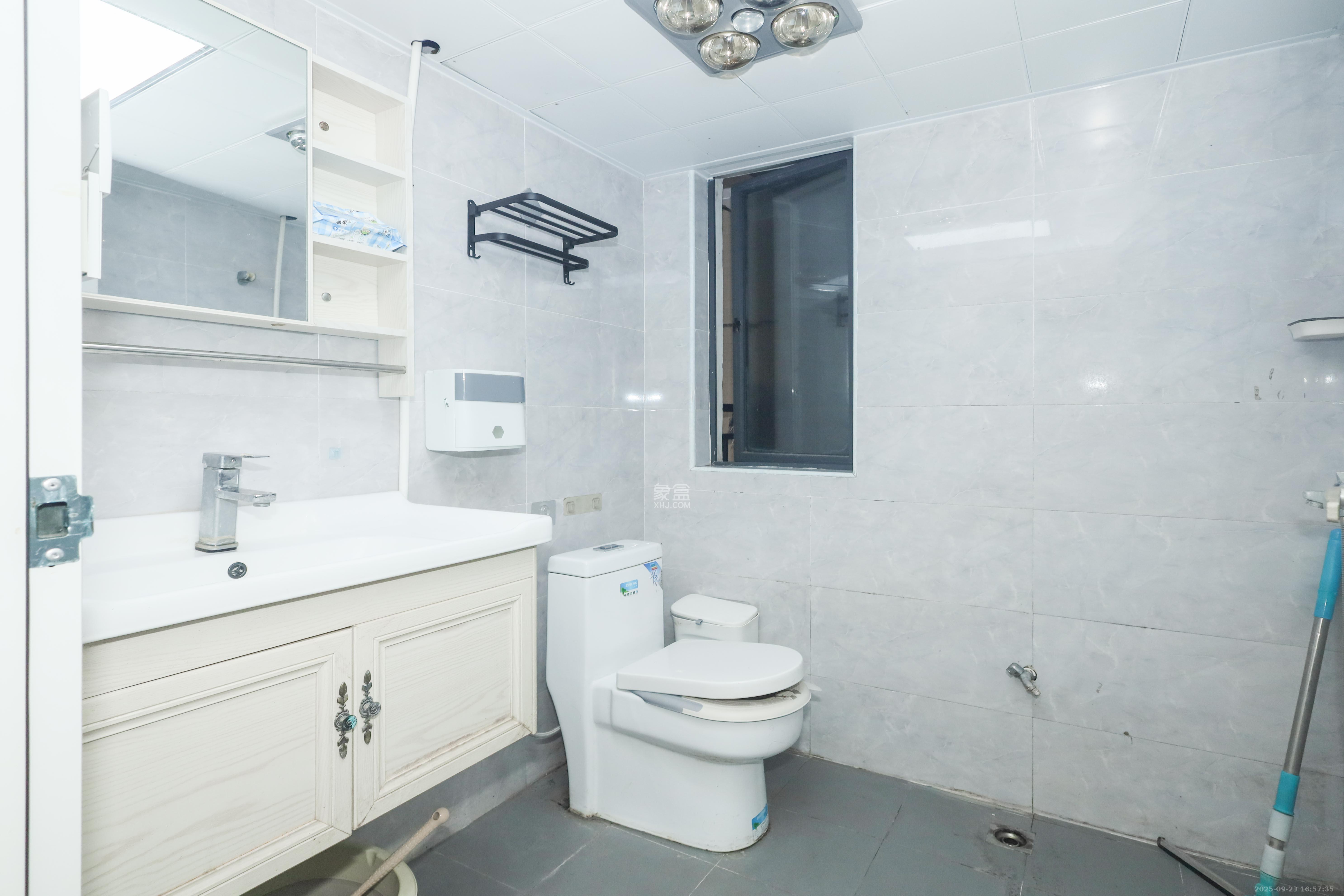 保利麓谷林语A区  2室1厅1卫    68.0万卫生间