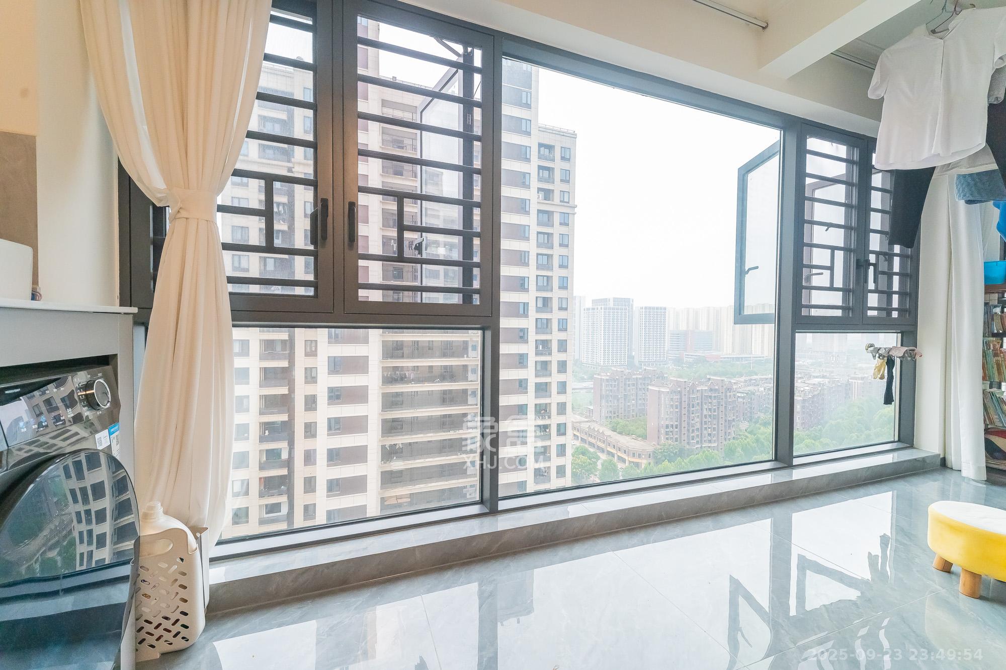 旭辉美的东樾城  3室2厅2卫    89.8万阳台