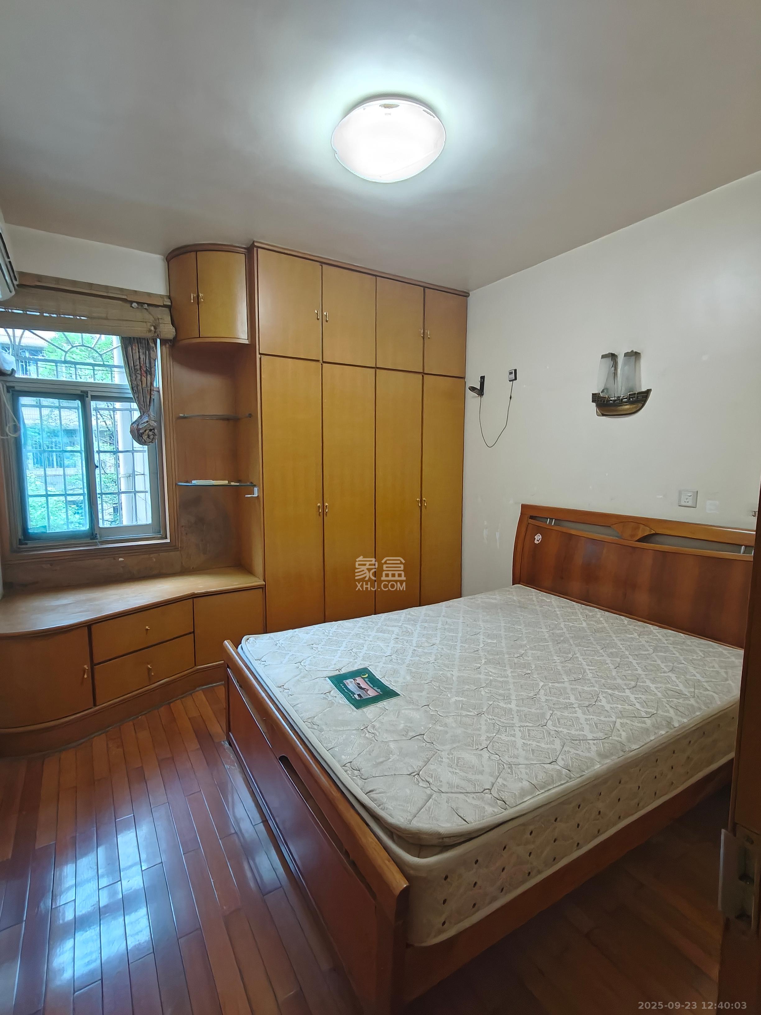 军安苑小区 4室2厅2卫 2000.0元/月 军安苑小区 4室2厅2卫 2000.0元/月室内图